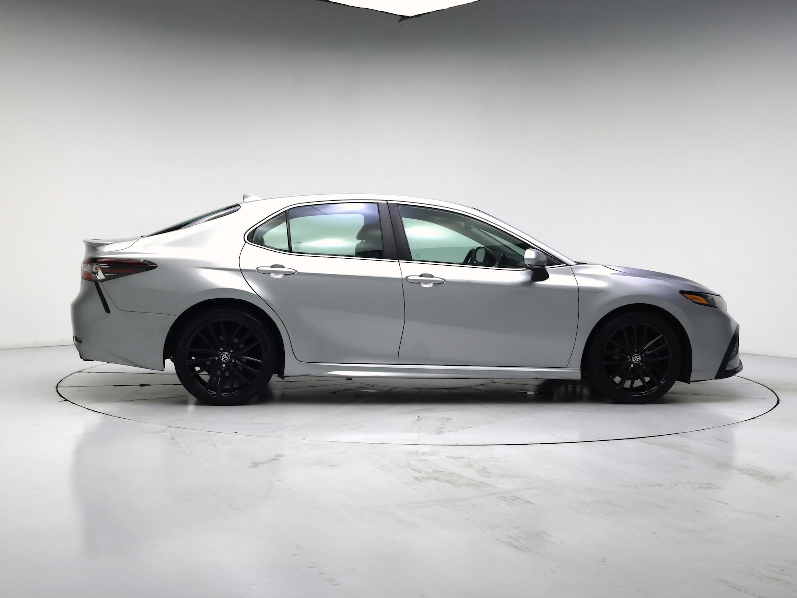 2021 Toyota Camry SE - Photo 8