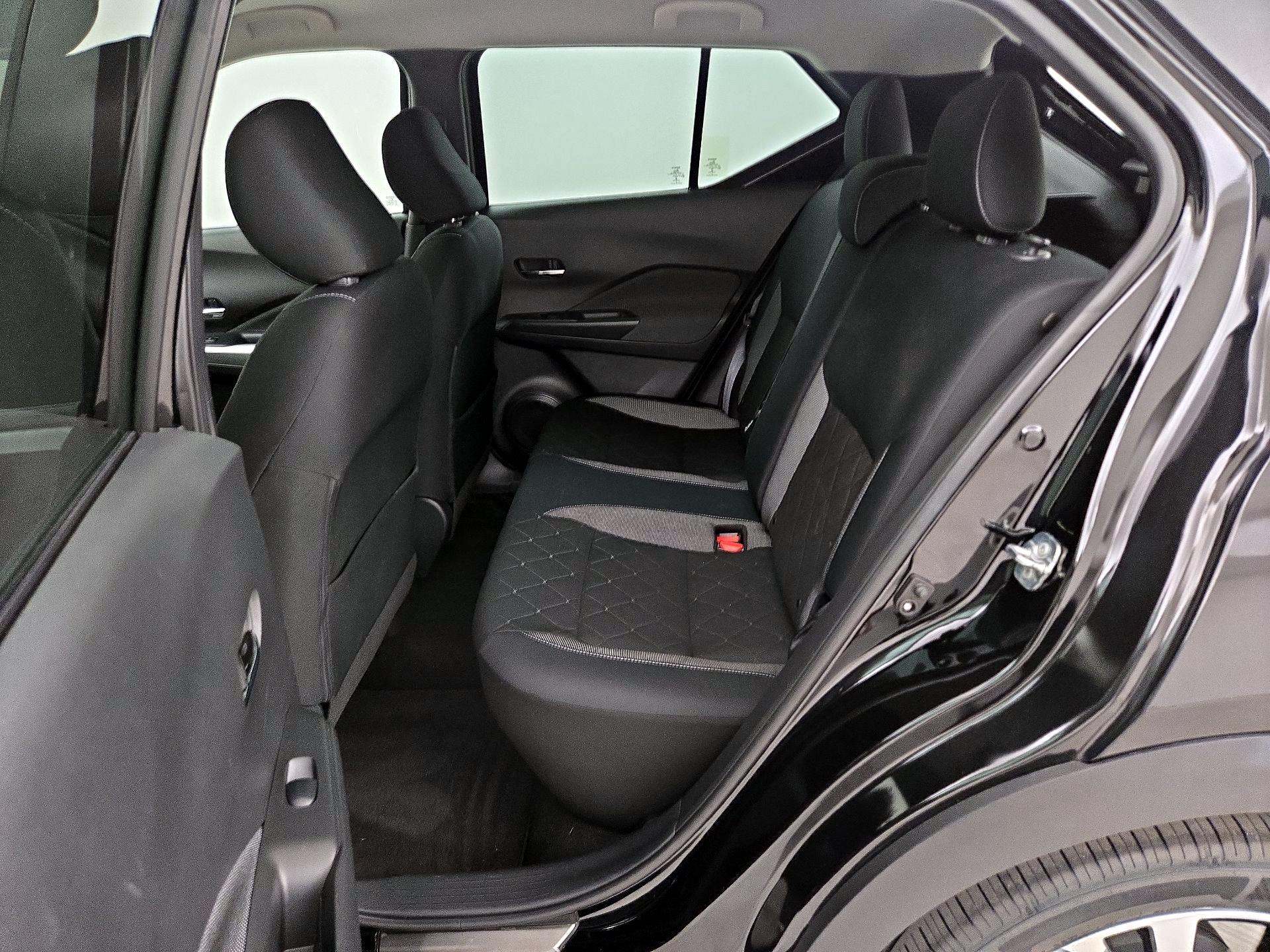 Thumbnail: 2019 Nissan Kicks - 19
