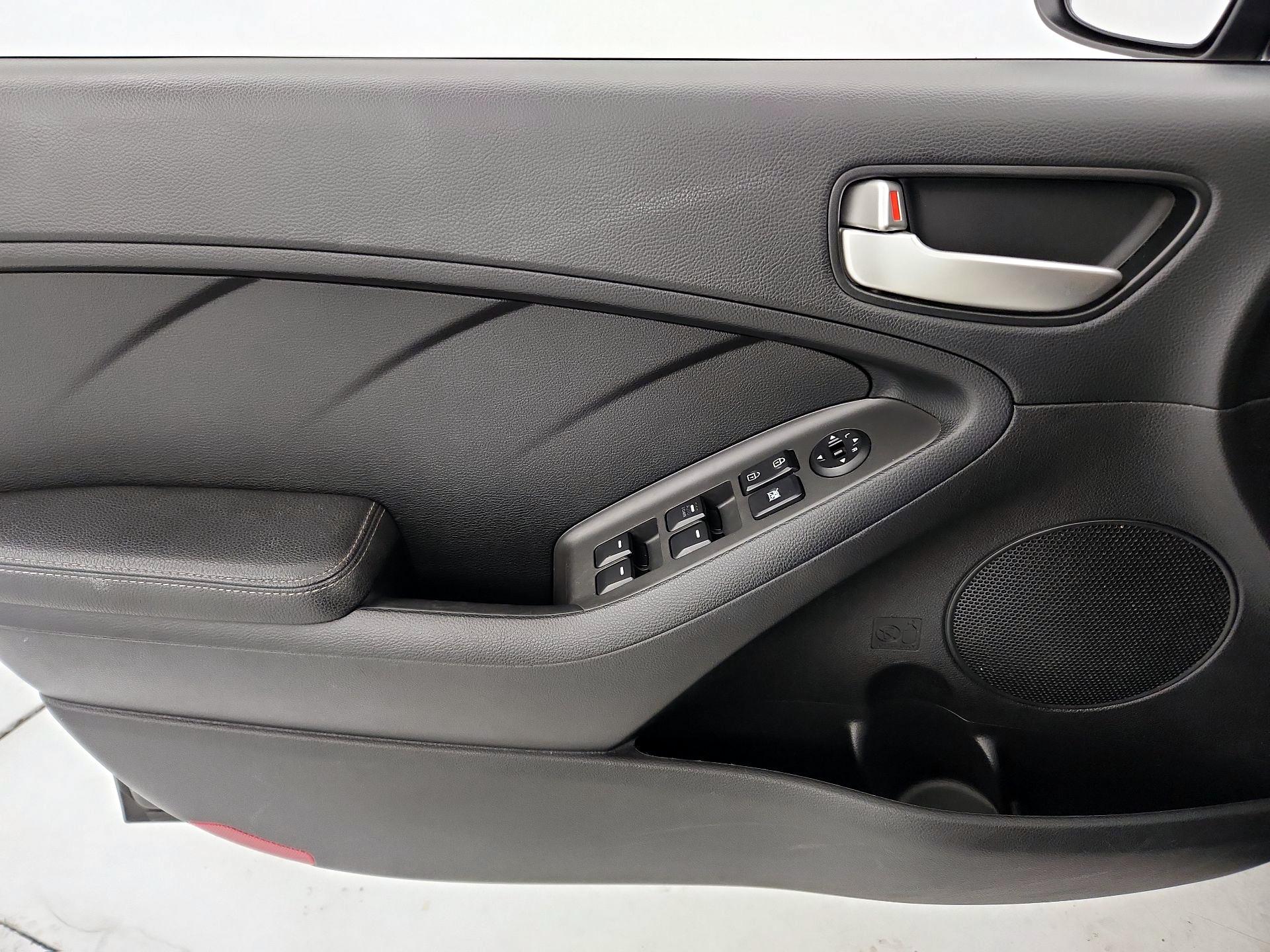 Thumbnail: 2017 Kia Forte - 12