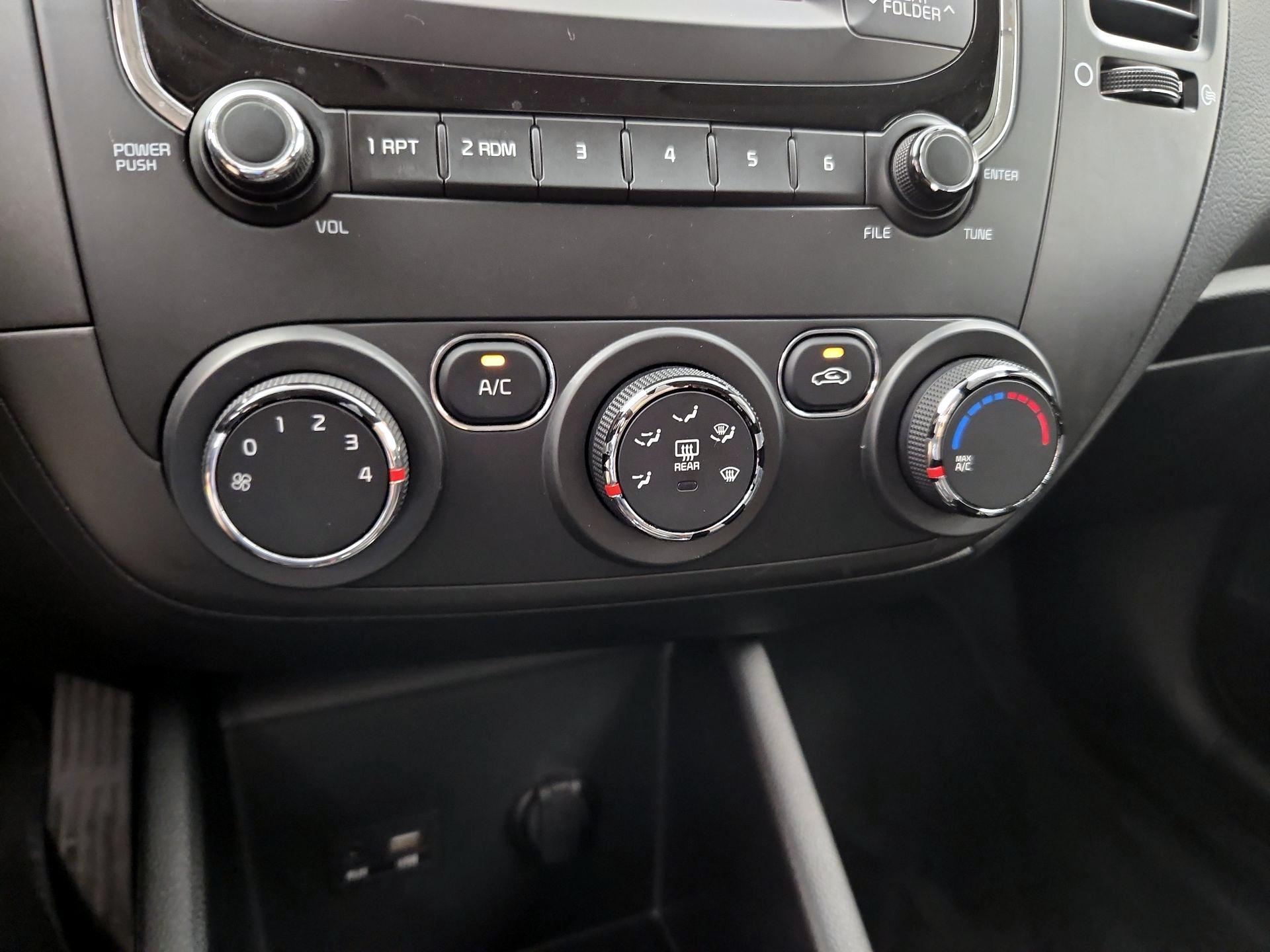 Thumbnail: 2017 Kia Forte - 15