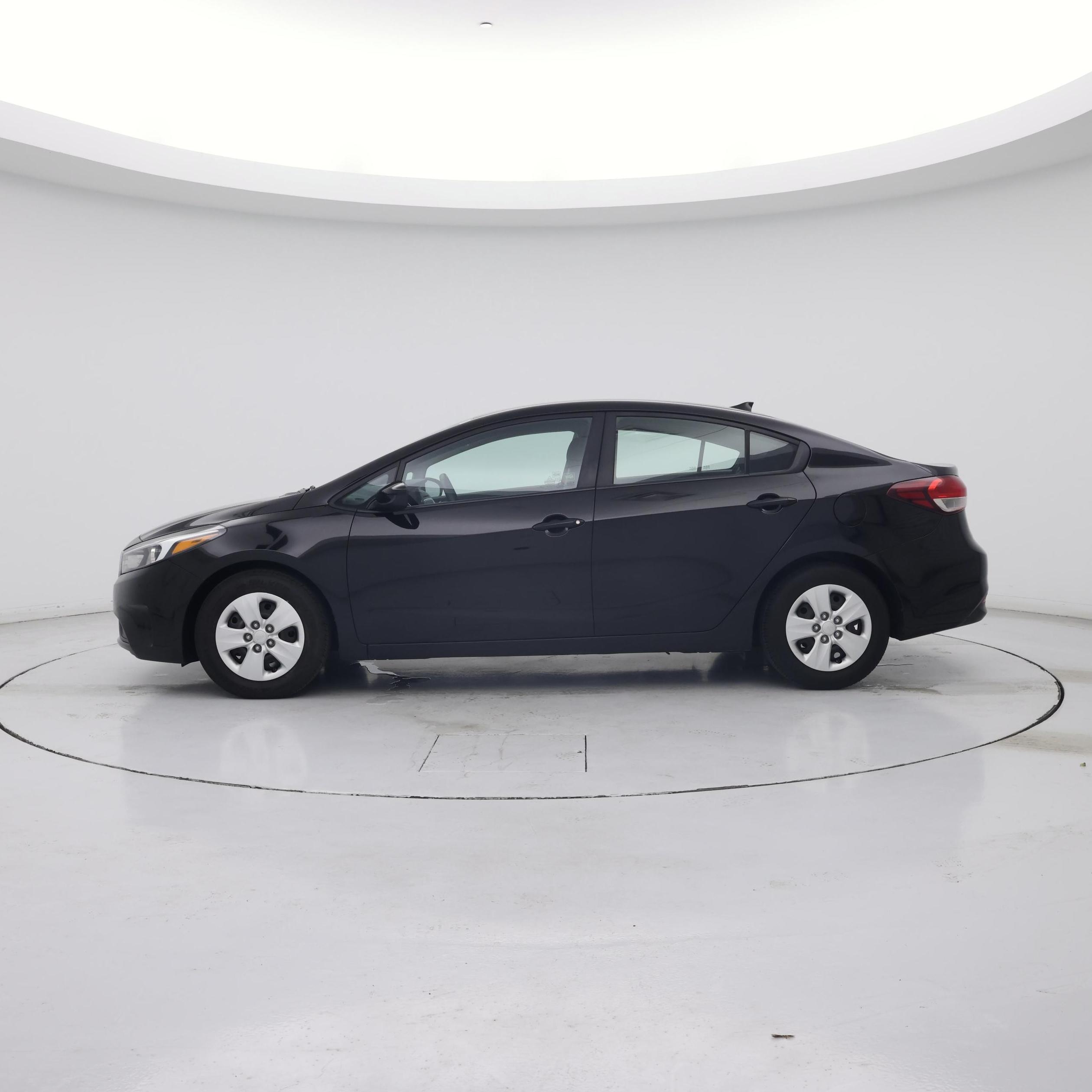 Thumbnail: 2017 Kia Forte - 3
