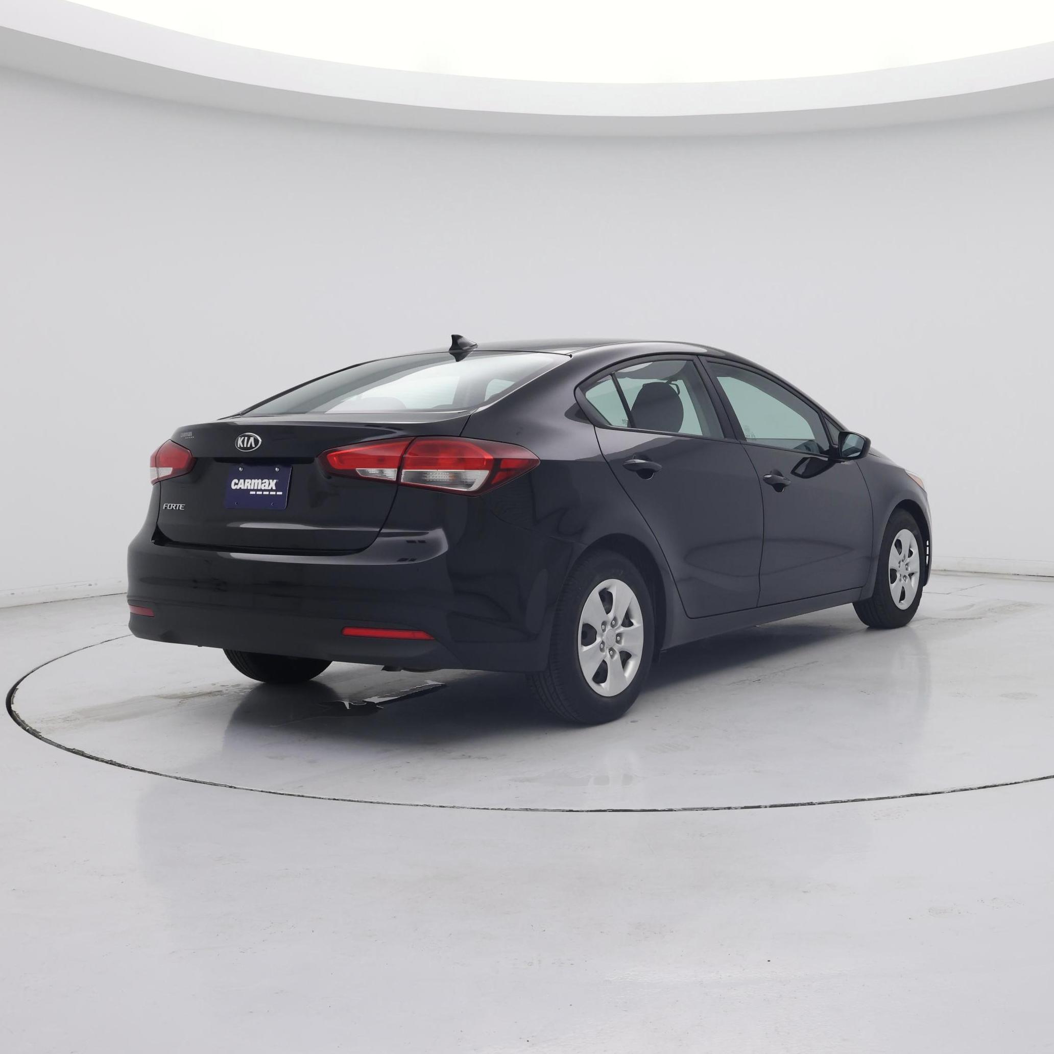 Thumbnail: 2017 Kia Forte - 8