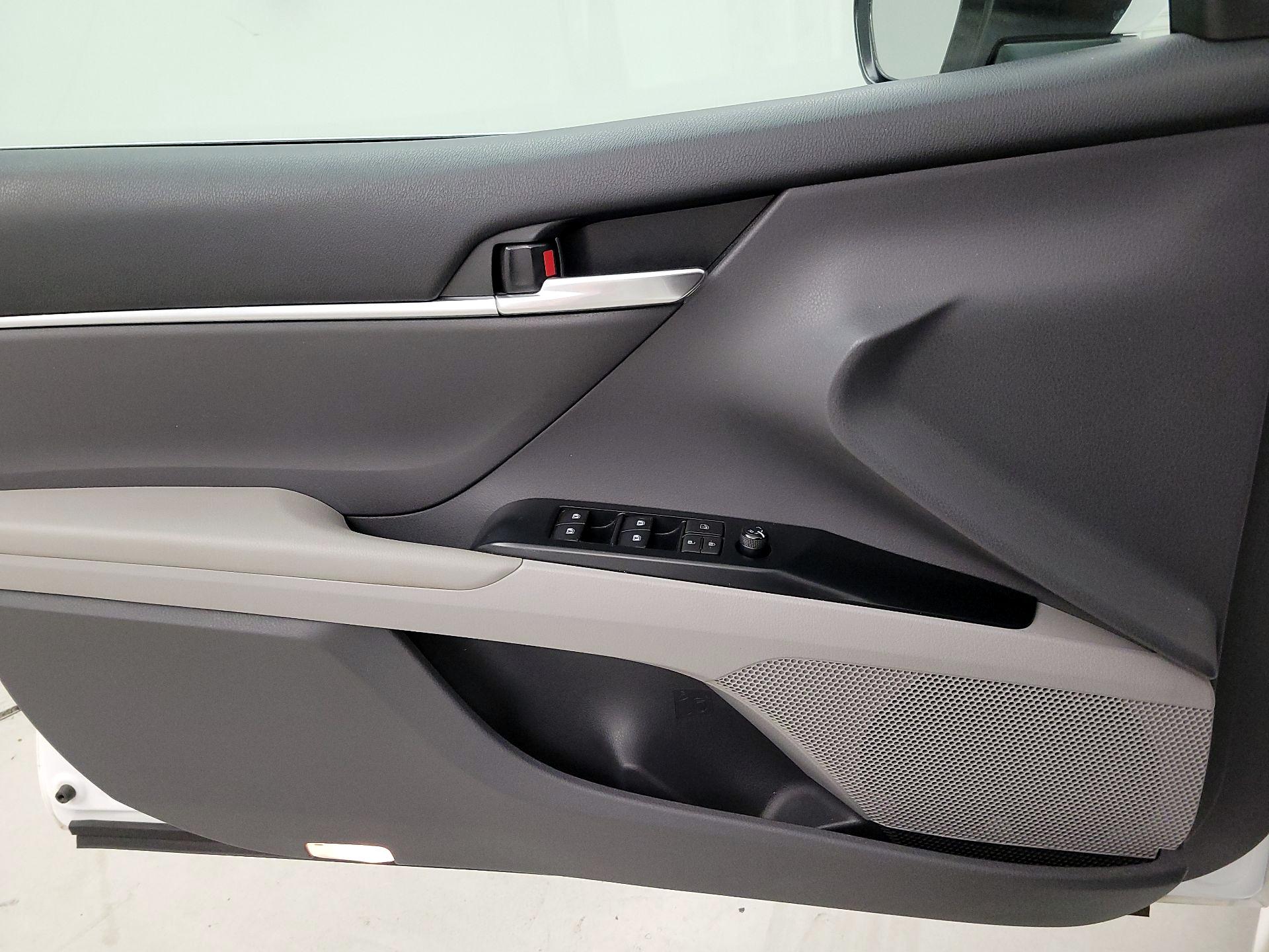 Thumbnail: 2018 Toyota Camry - 12