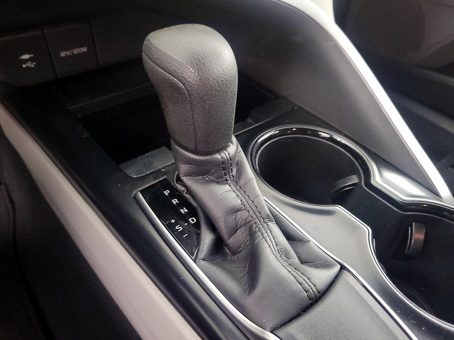 Thumbnail: 2018 Toyota Camry - 17