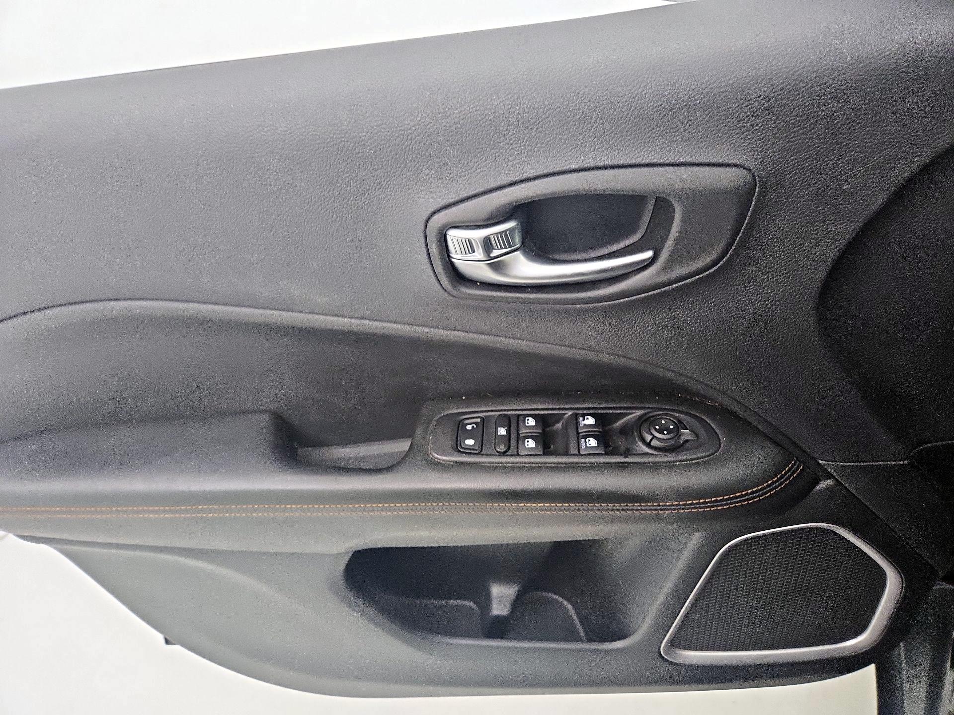 Thumbnail: 2019 Jeep Compass - 12