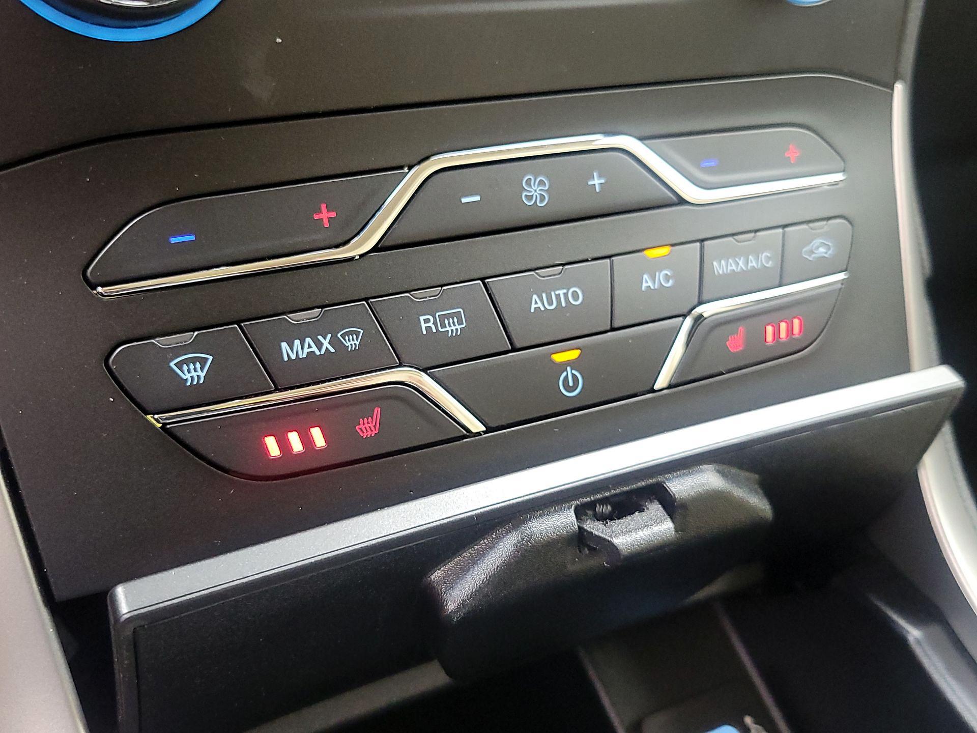 Thumbnail: 2019 Ford Edge - 16
