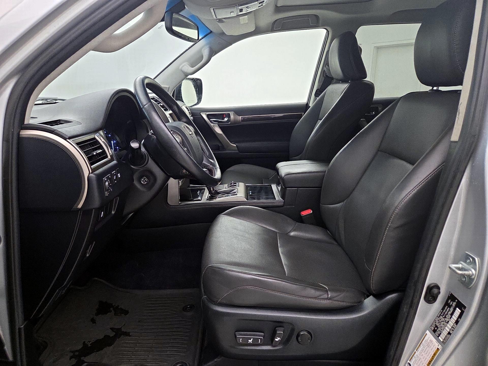 Thumbnail: 2016 Lexus GX - 11
