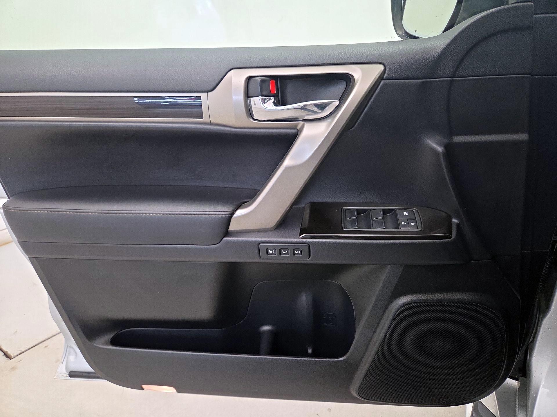 Thumbnail: 2016 Lexus GX - 12