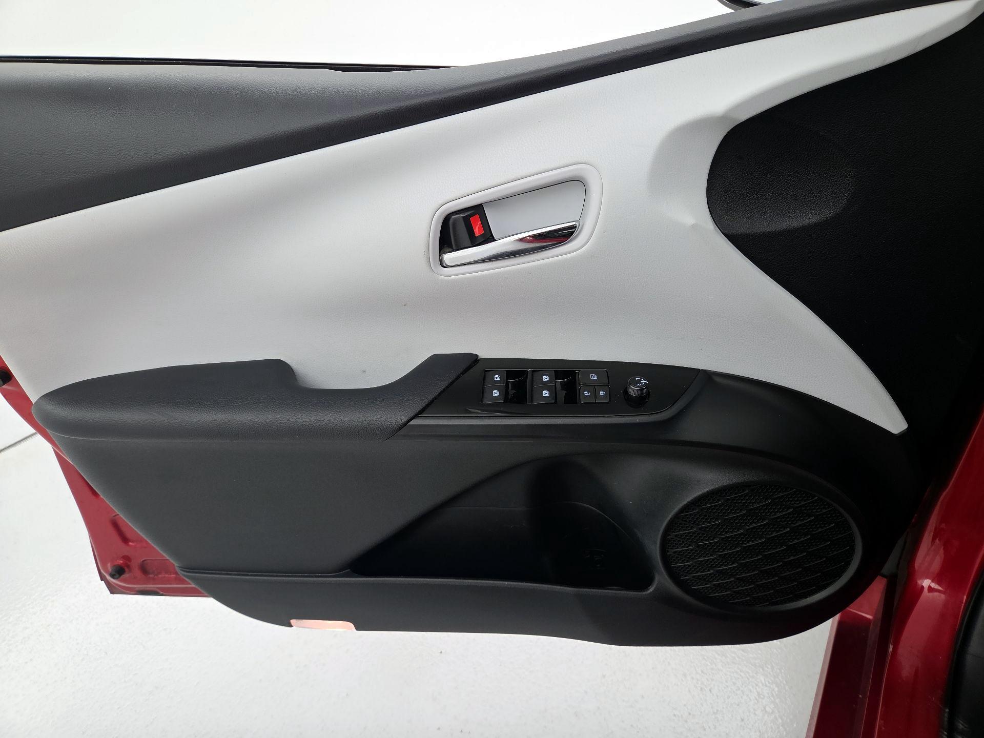 Thumbnail: 2018 Toyota Prius Prime - 12