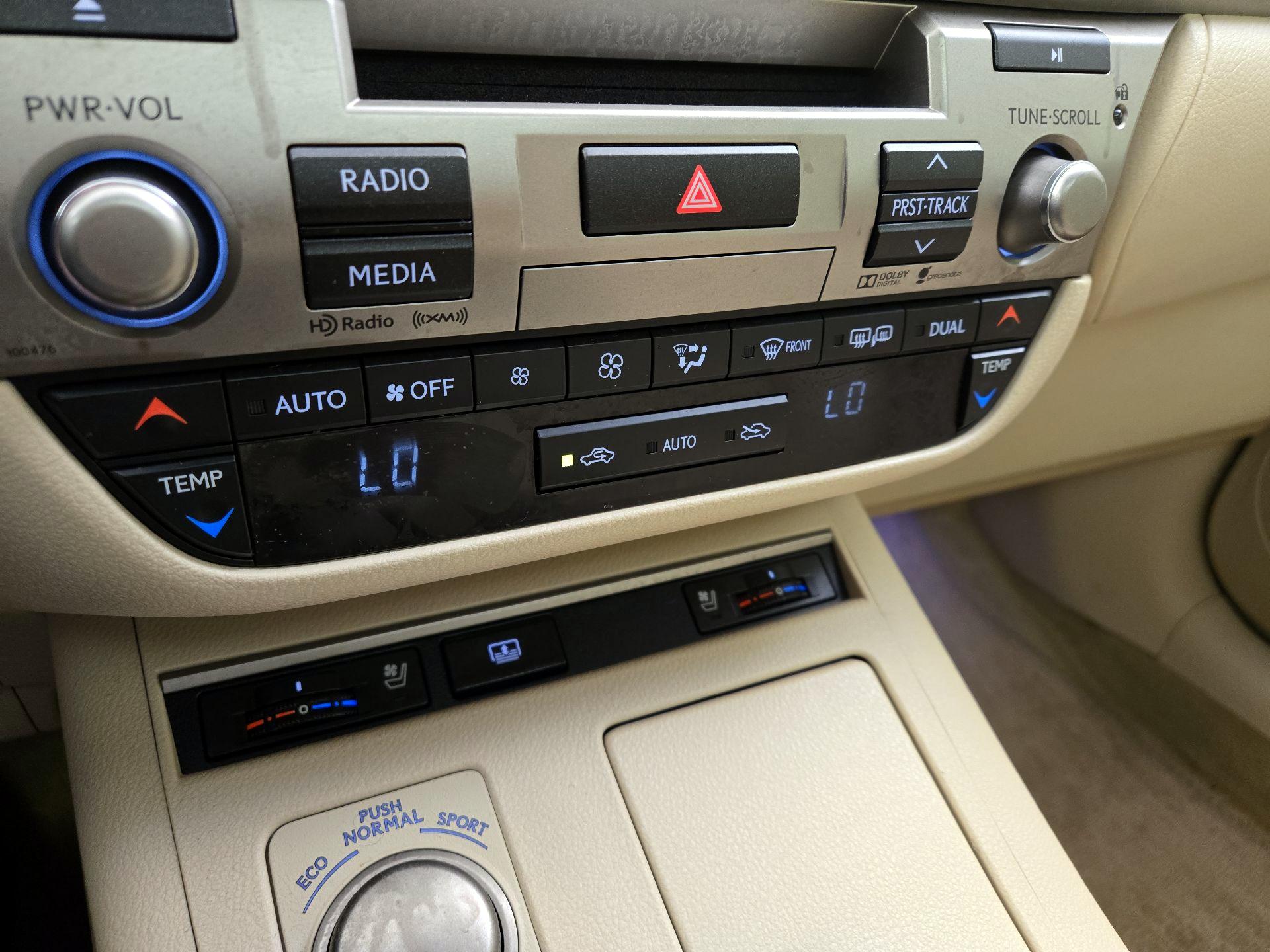 Thumbnail: 2015 Lexus ES - 17