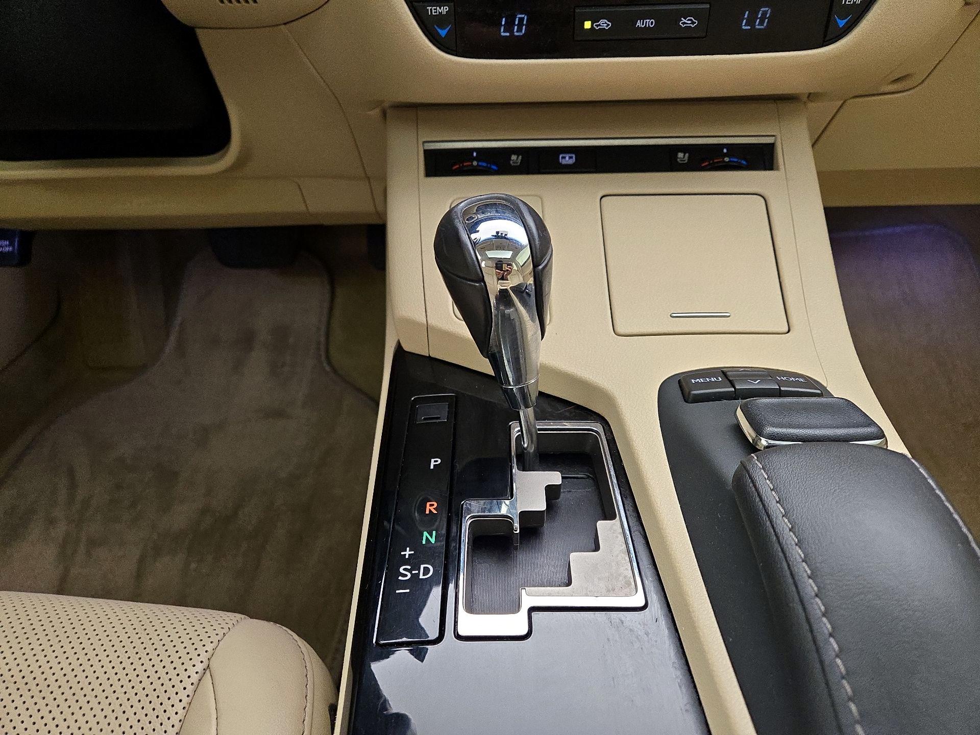 Thumbnail: 2015 Lexus ES - 18
