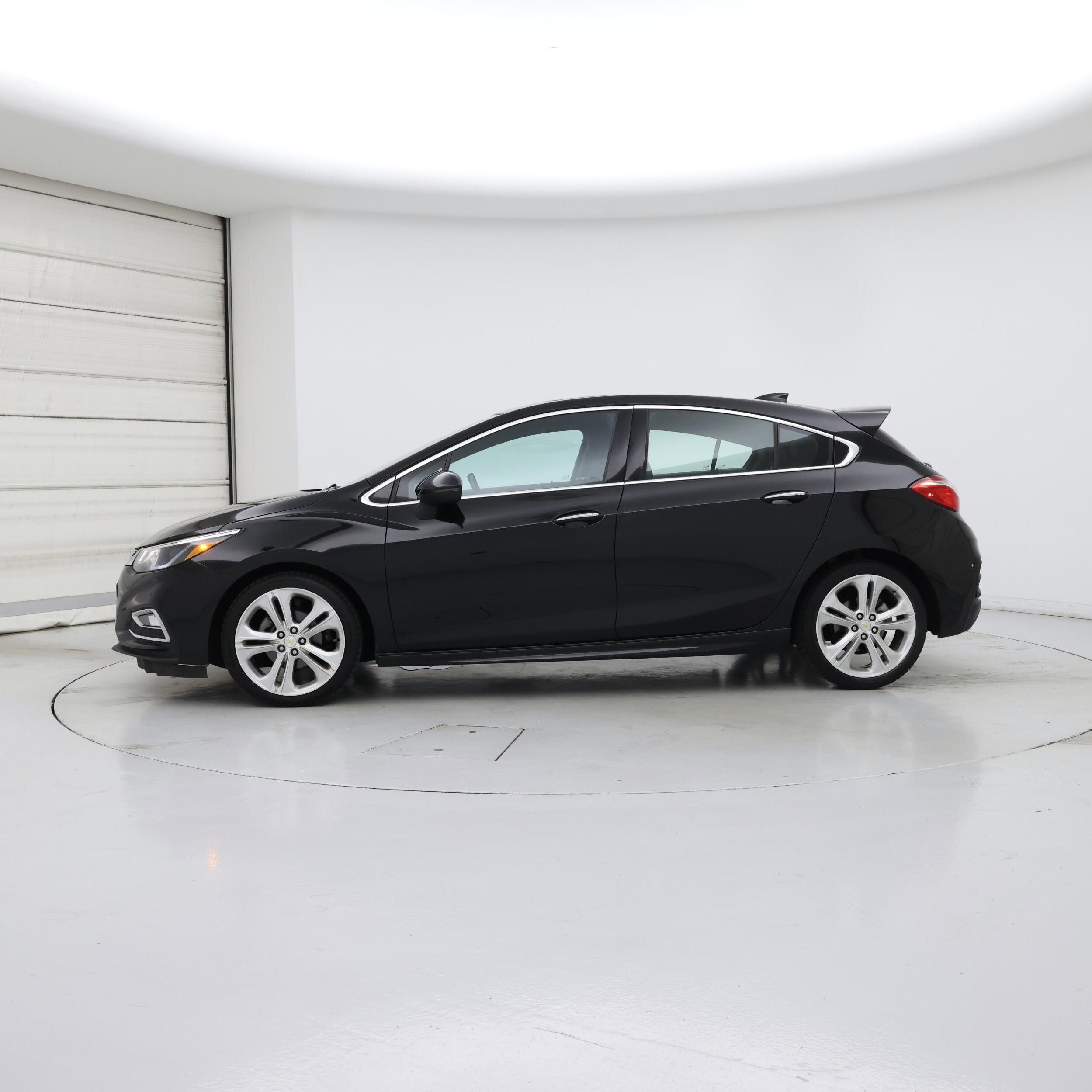 Thumbnail: 2017 Chevrolet Cruze - 3
