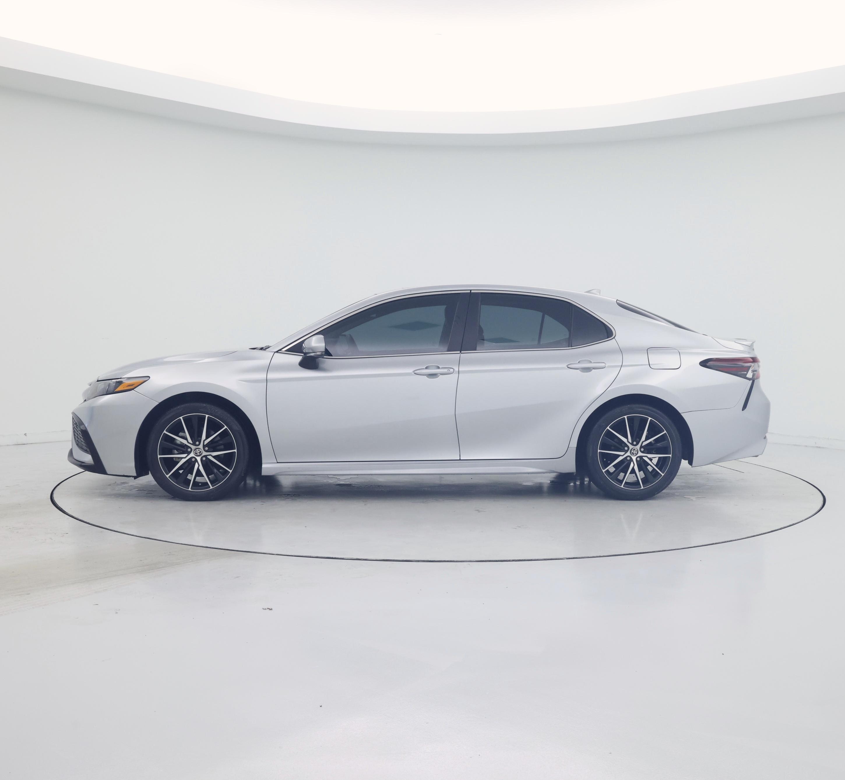 Thumbnail: 2022 Toyota Camry - 3