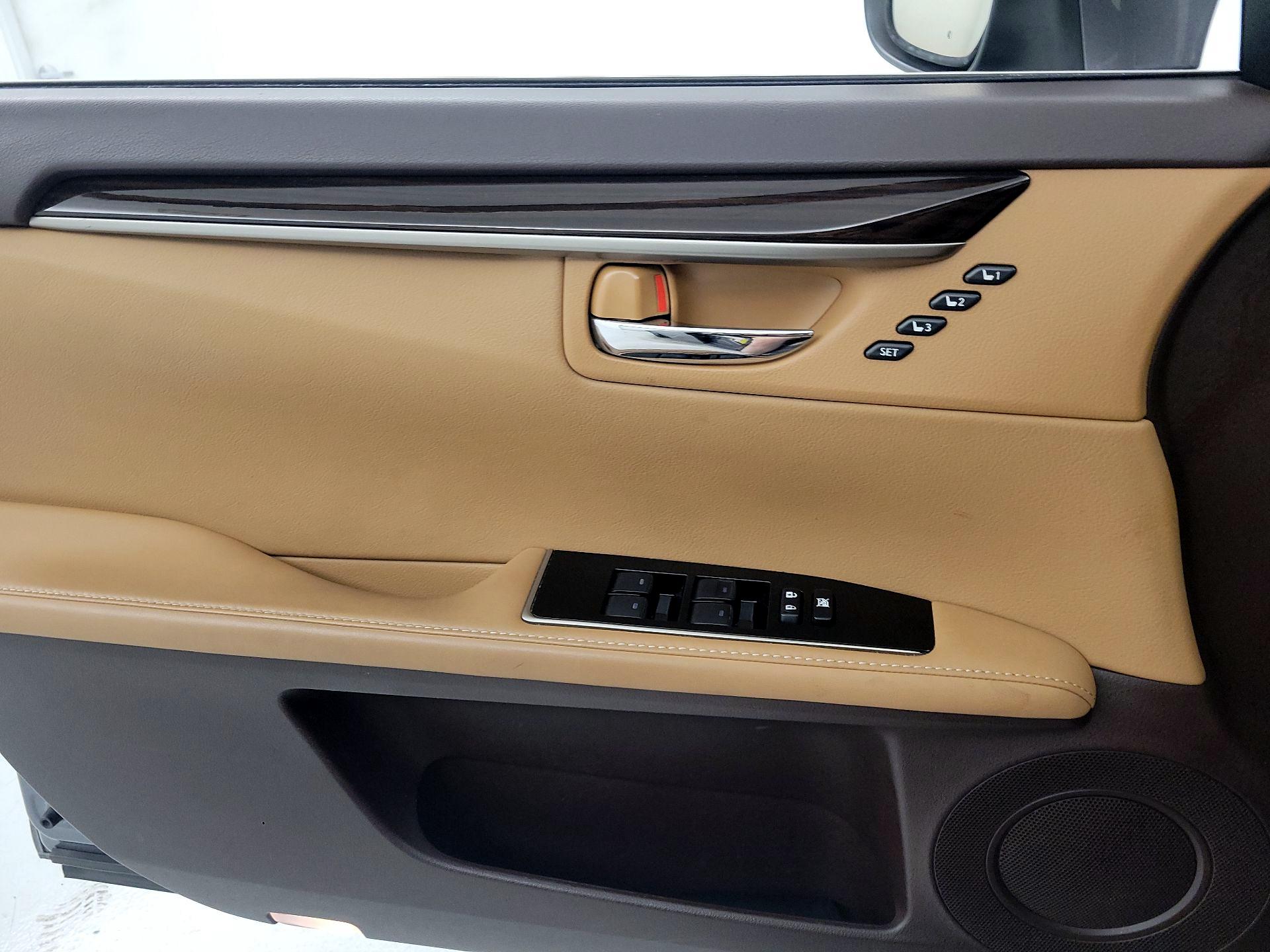 Thumbnail: 2016 Lexus ES - 12