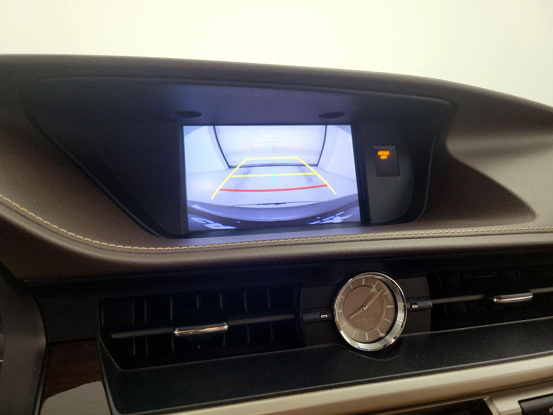 Thumbnail: 2016 Lexus ES - 15