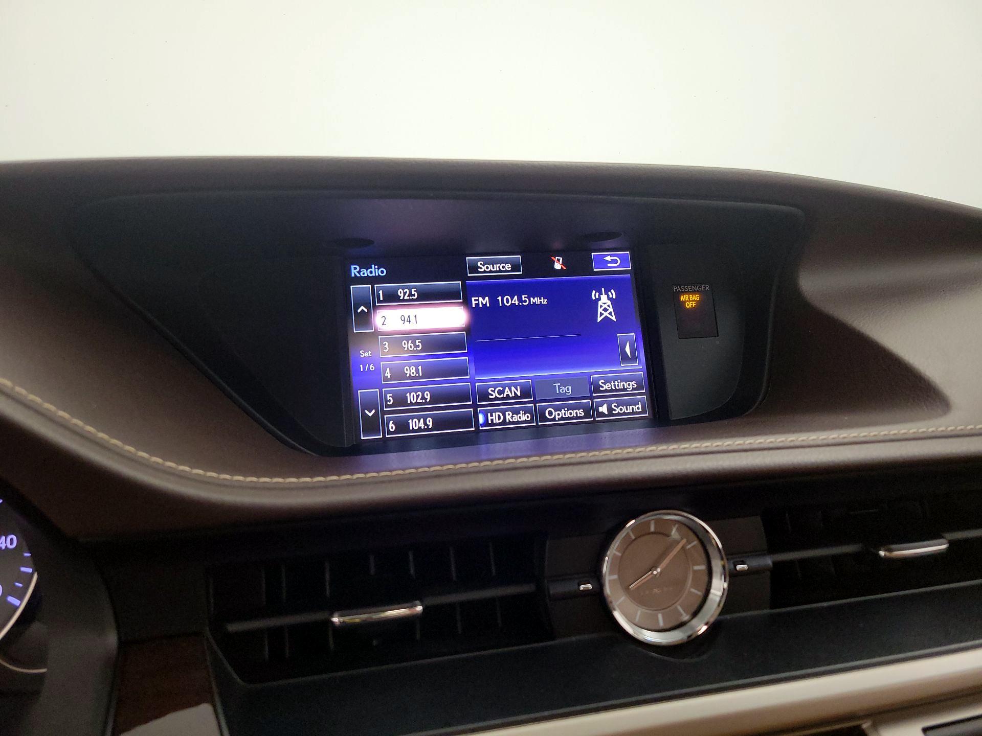 Thumbnail: 2016 Lexus ES - 16