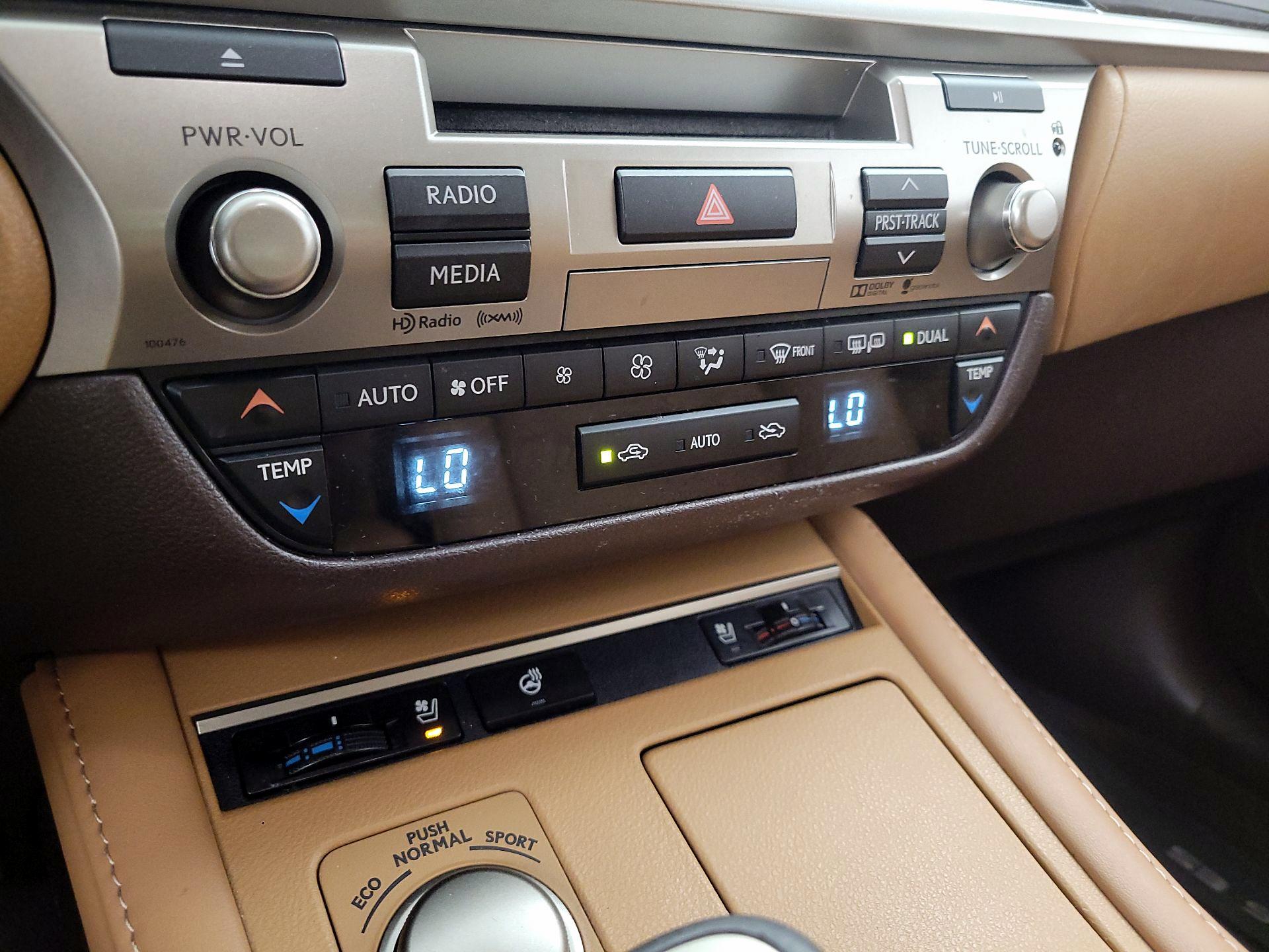 Thumbnail: 2016 Lexus ES - 17