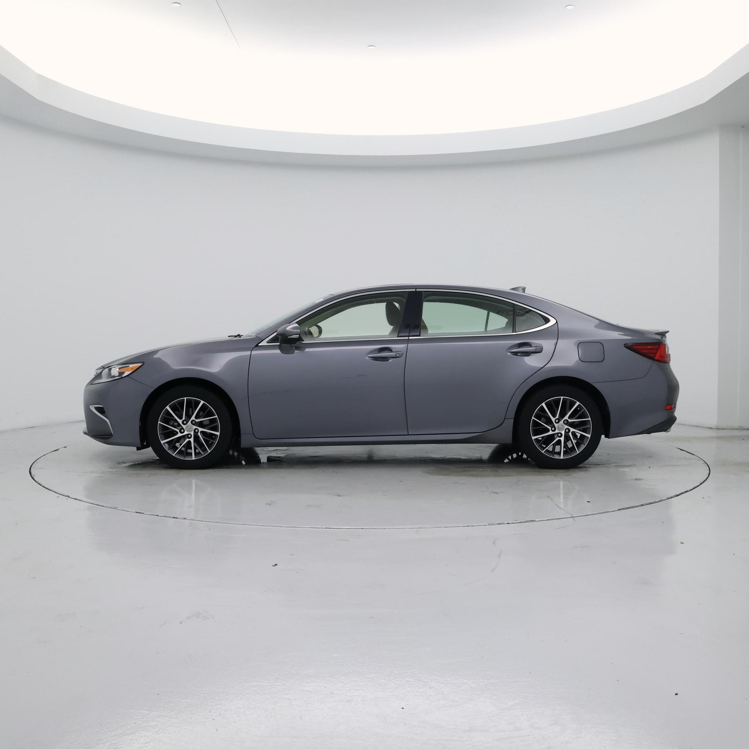 Thumbnail: 2016 Lexus ES - 3