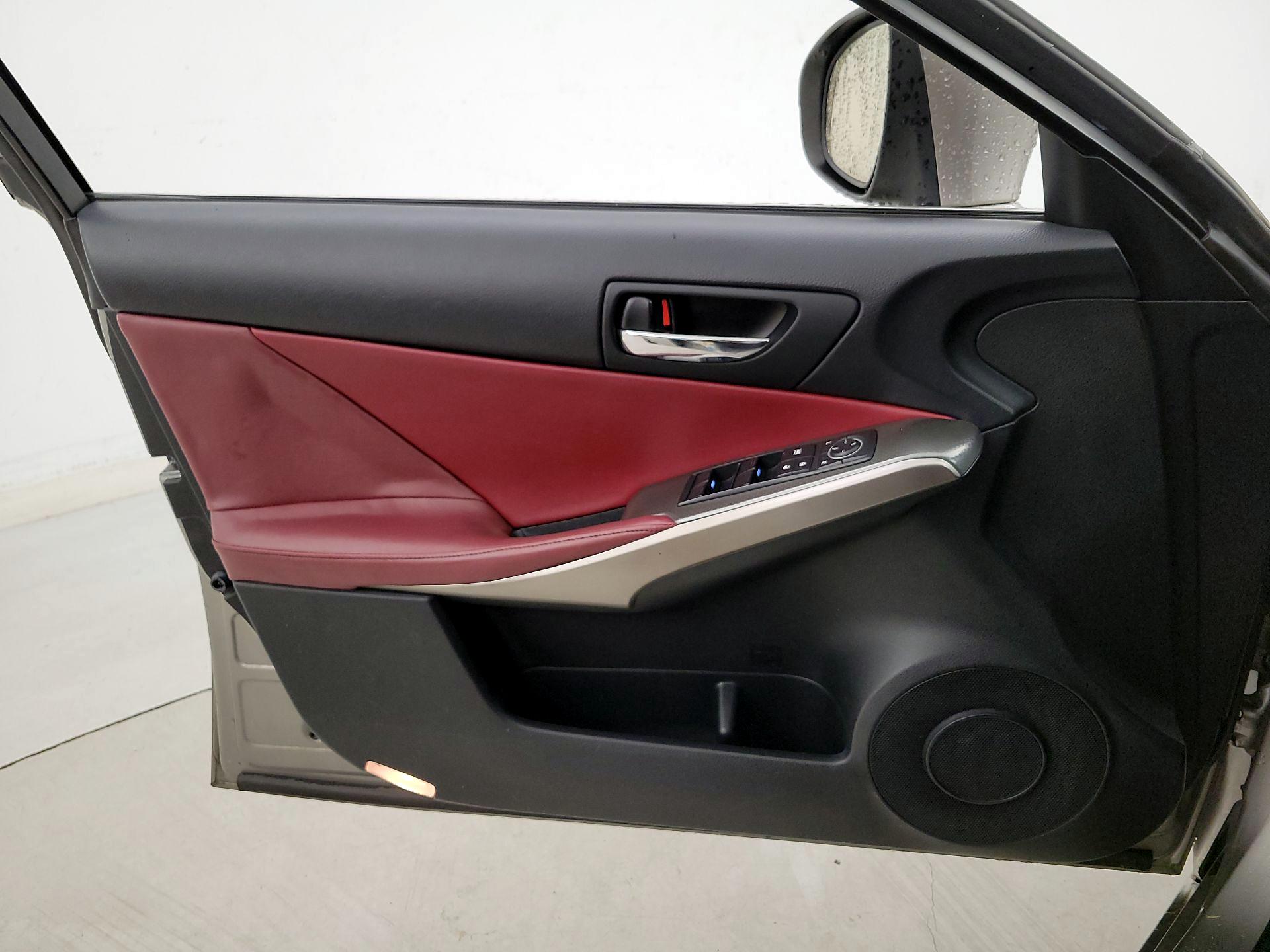 Thumbnail: 2016 Lexus IS - 12