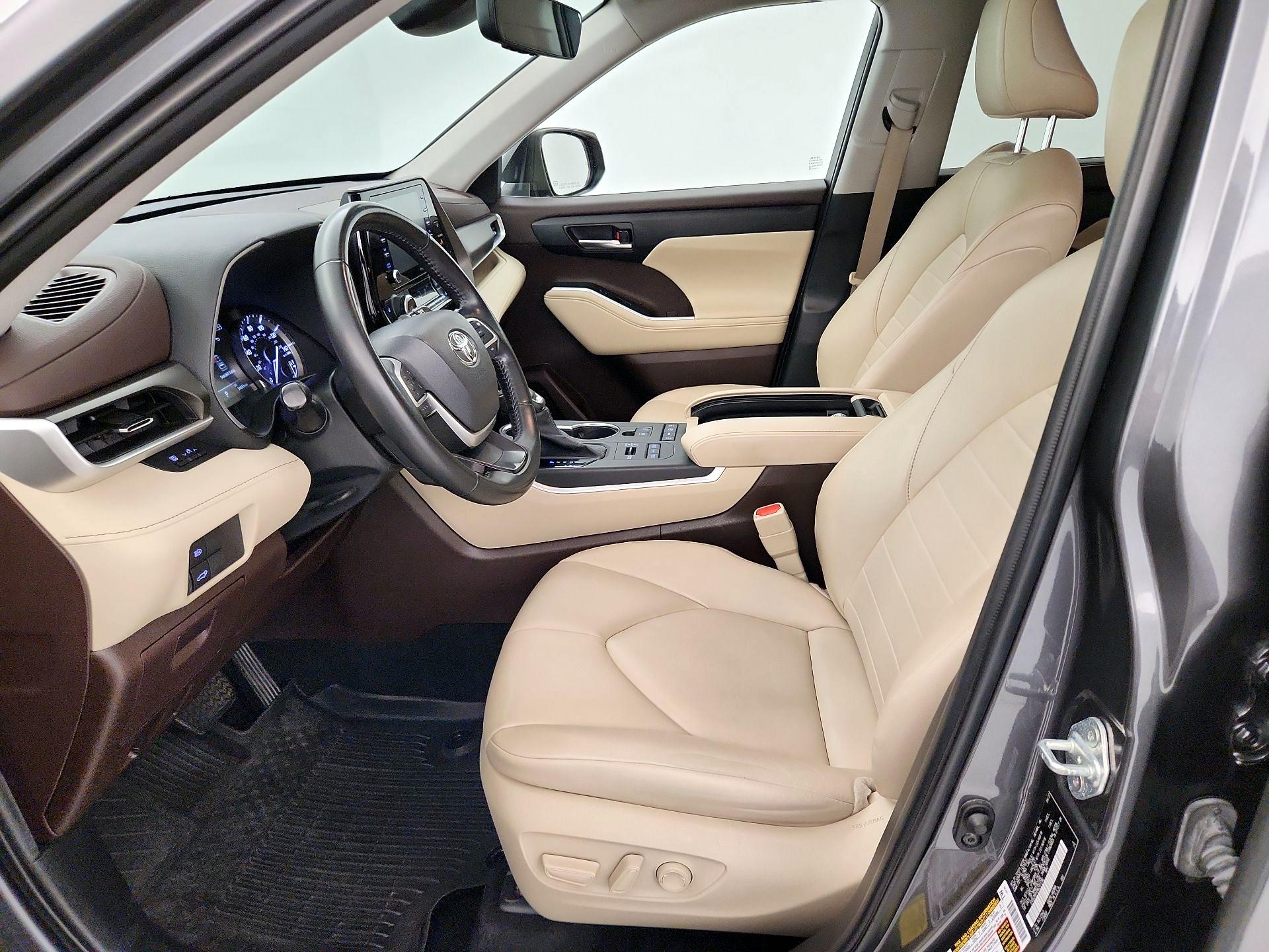 Thumbnail: 2022 Toyota Highlander - 11