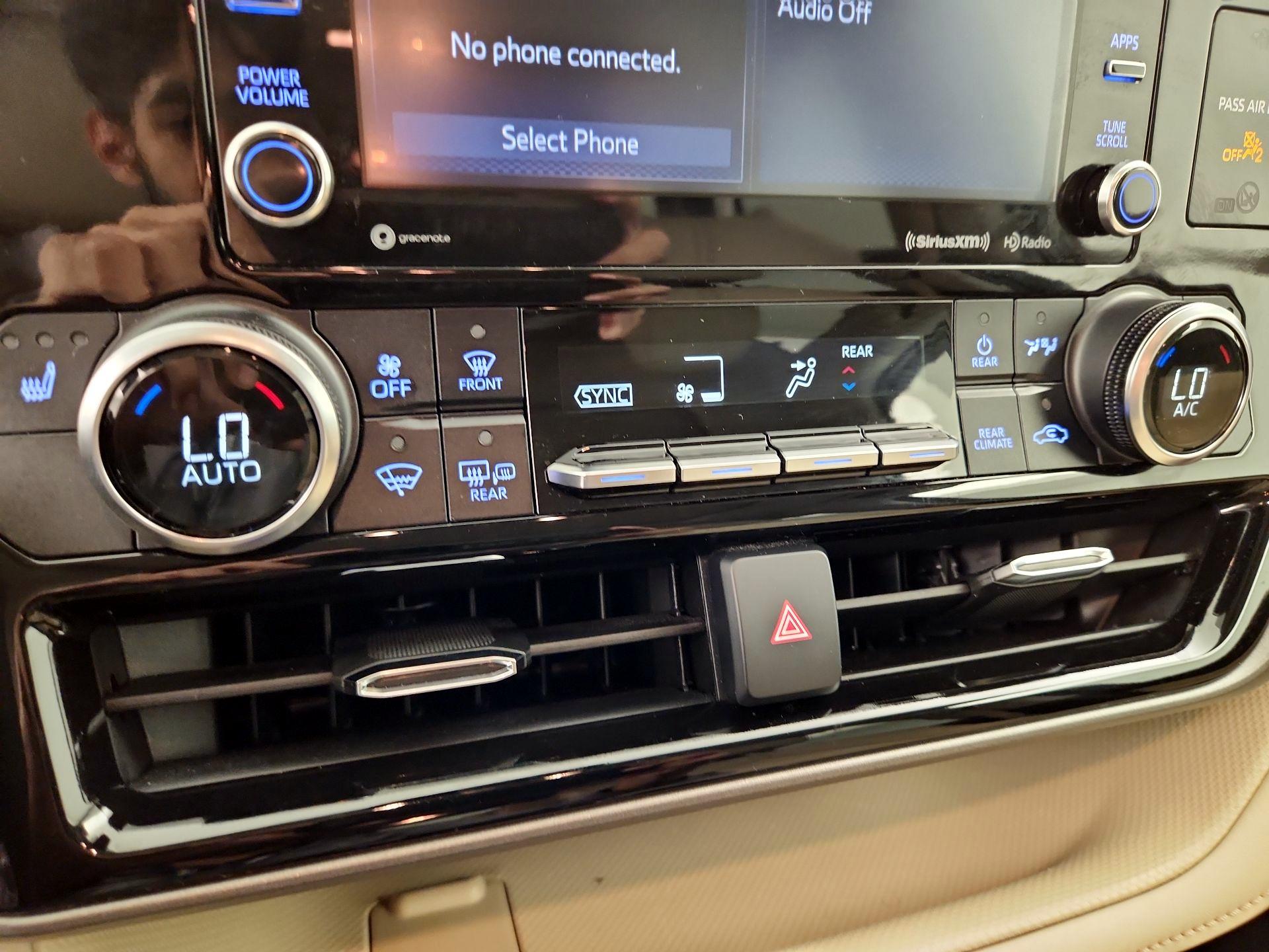 Thumbnail: 2022 Toyota Highlander - 16