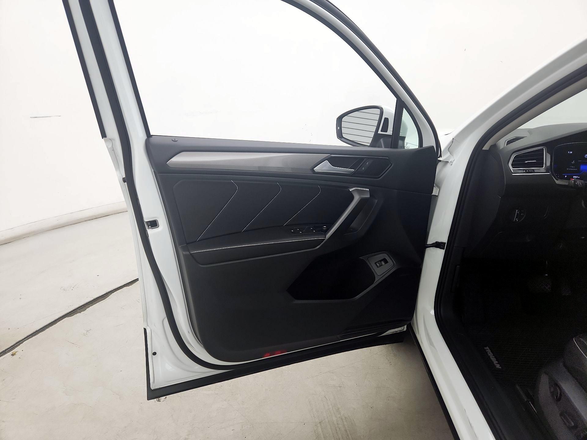 Thumbnail: 2024 Volkswagen Tiguan - 12