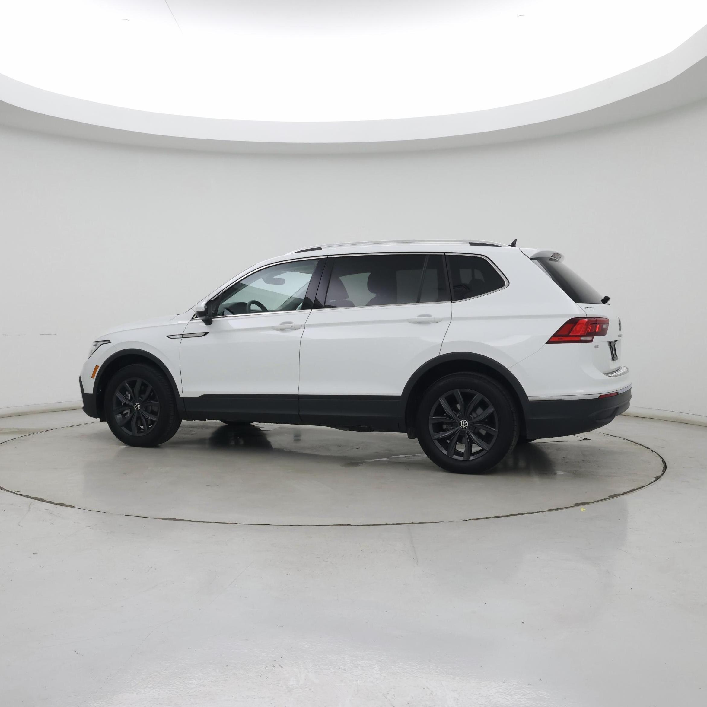 Thumbnail: 2024 Volkswagen Tiguan - 3