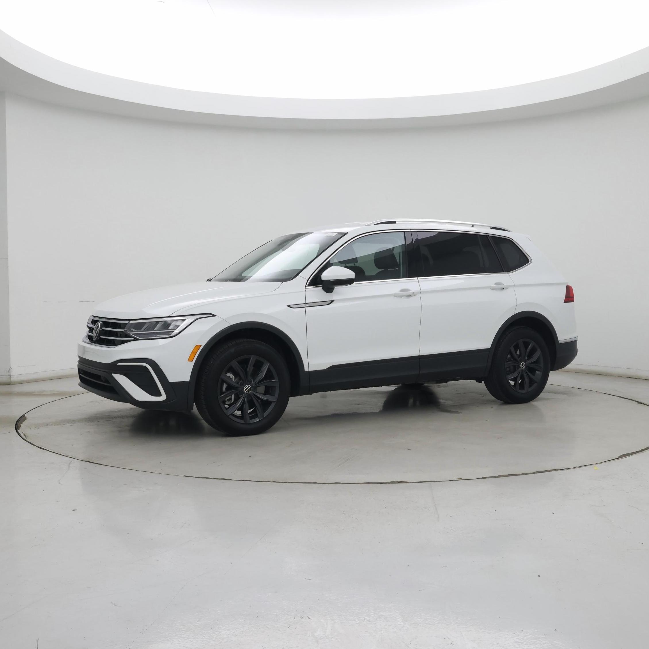 Thumbnail: 2024 Volkswagen Tiguan - 4