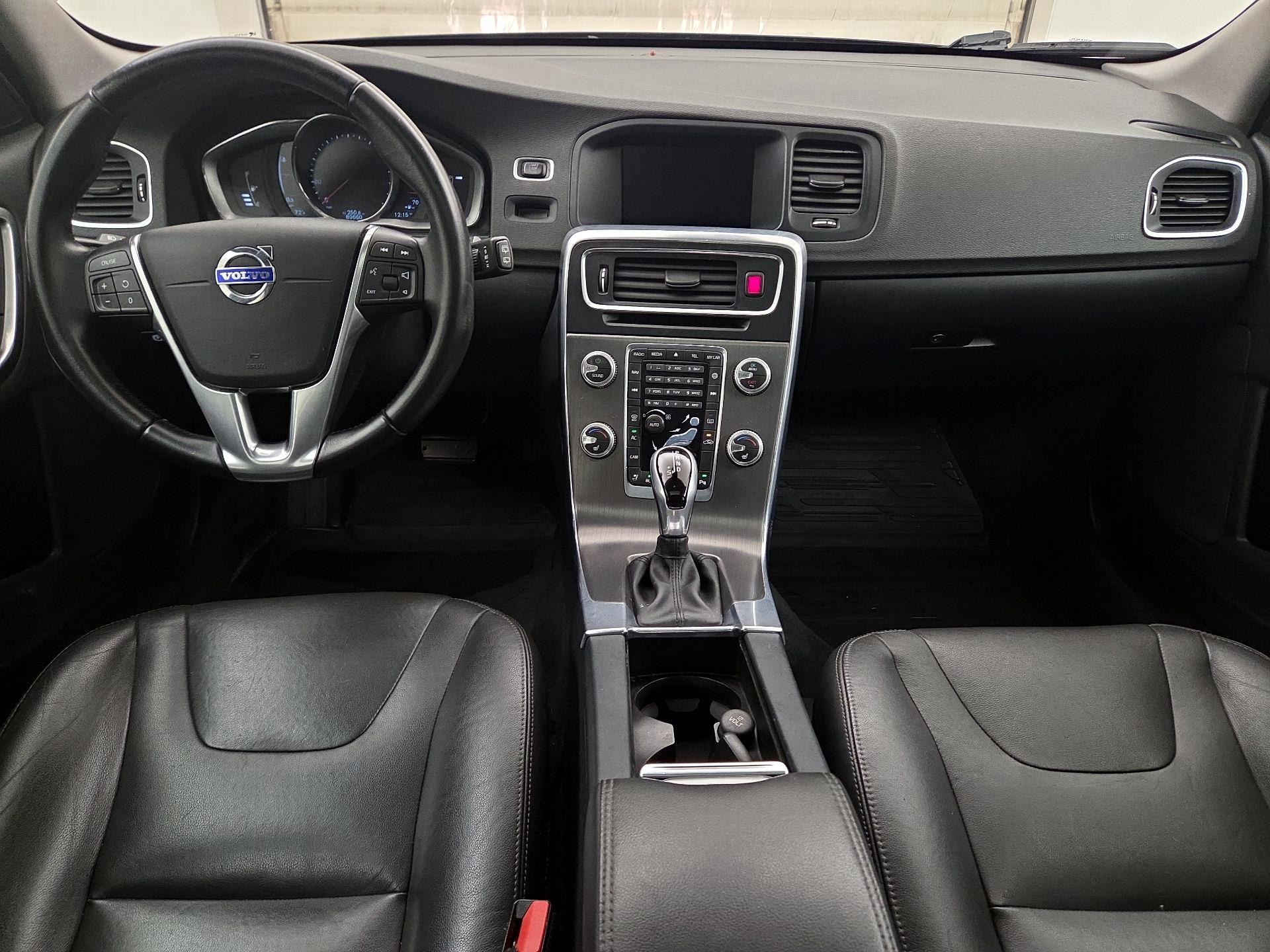 Thumbnail: 2016 Volvo V60 - 9