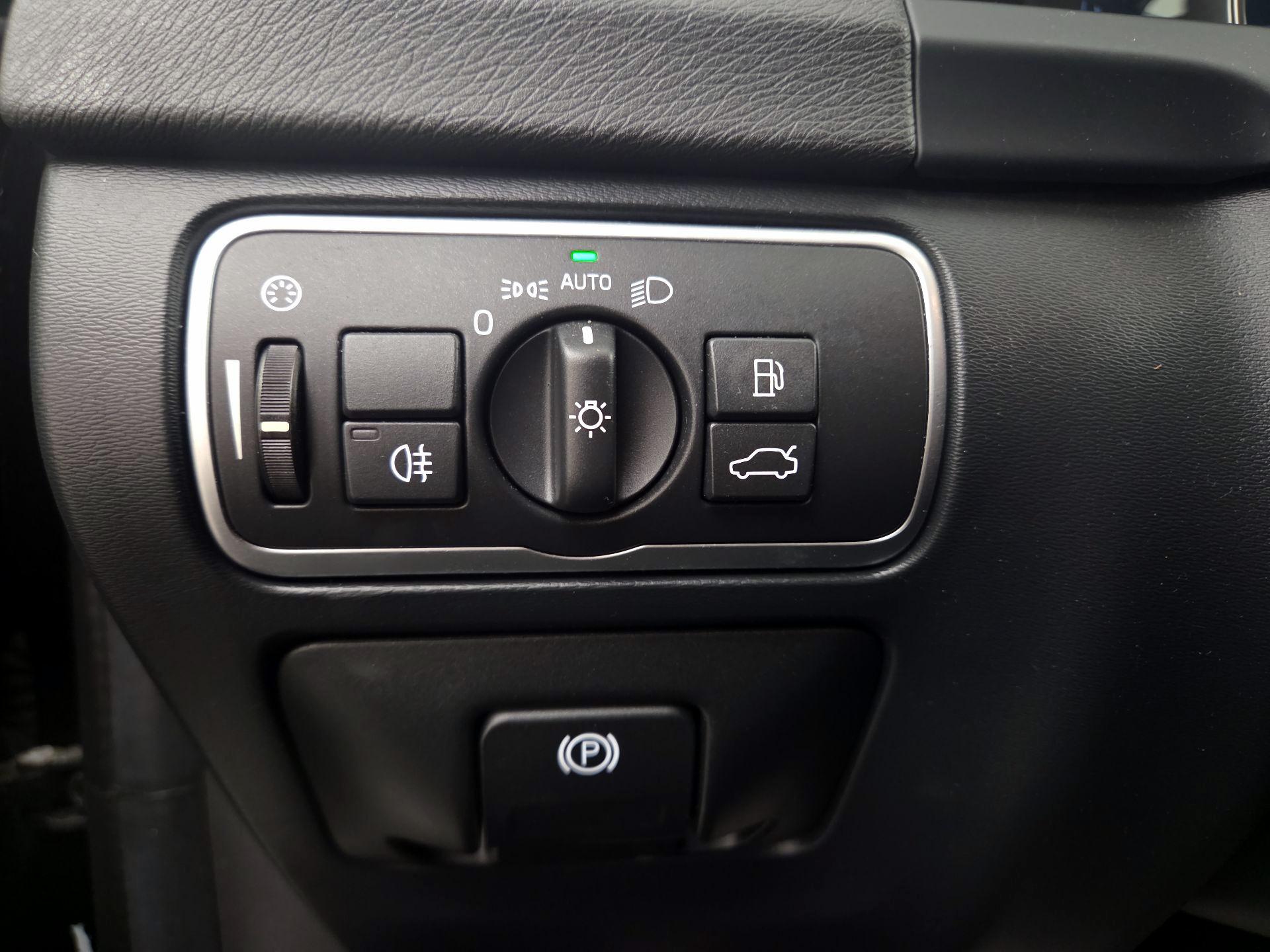 Thumbnail: 2016 Volvo V60 - 13