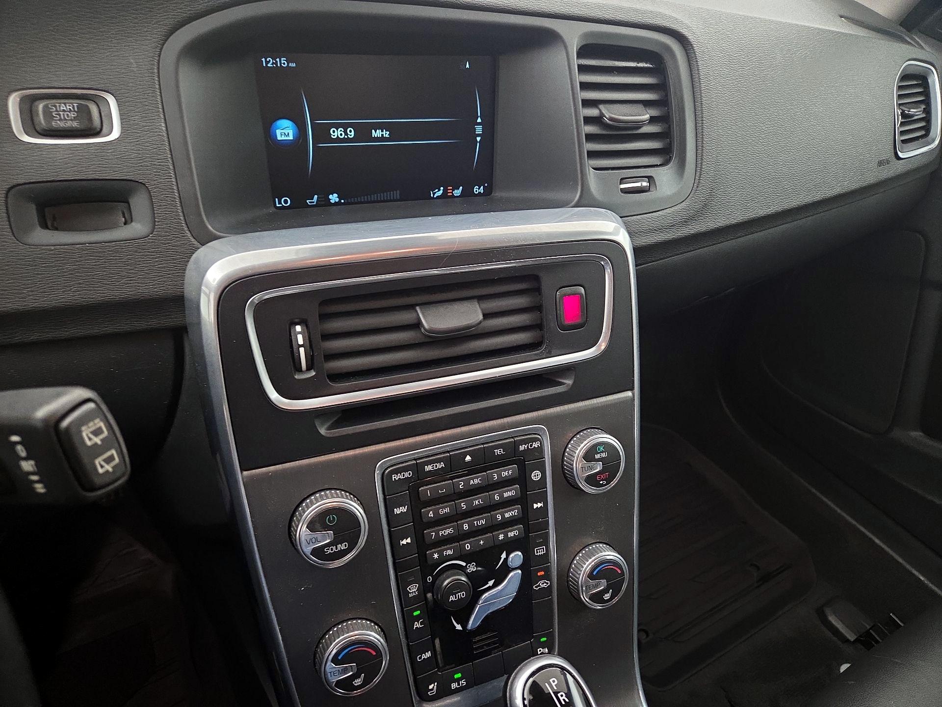 Thumbnail: 2016 Volvo V60 - 15