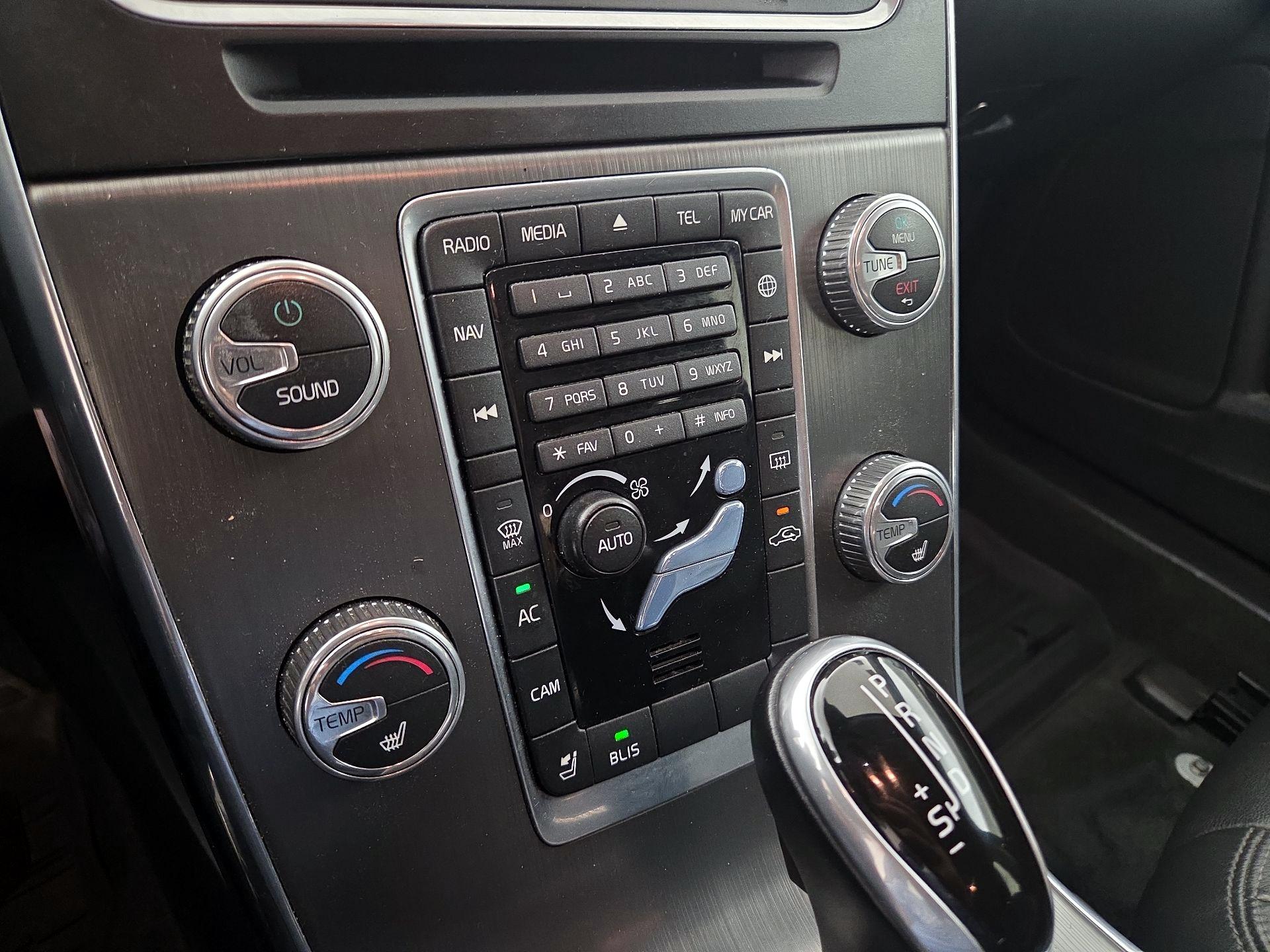 Thumbnail: 2016 Volvo V60 - 16