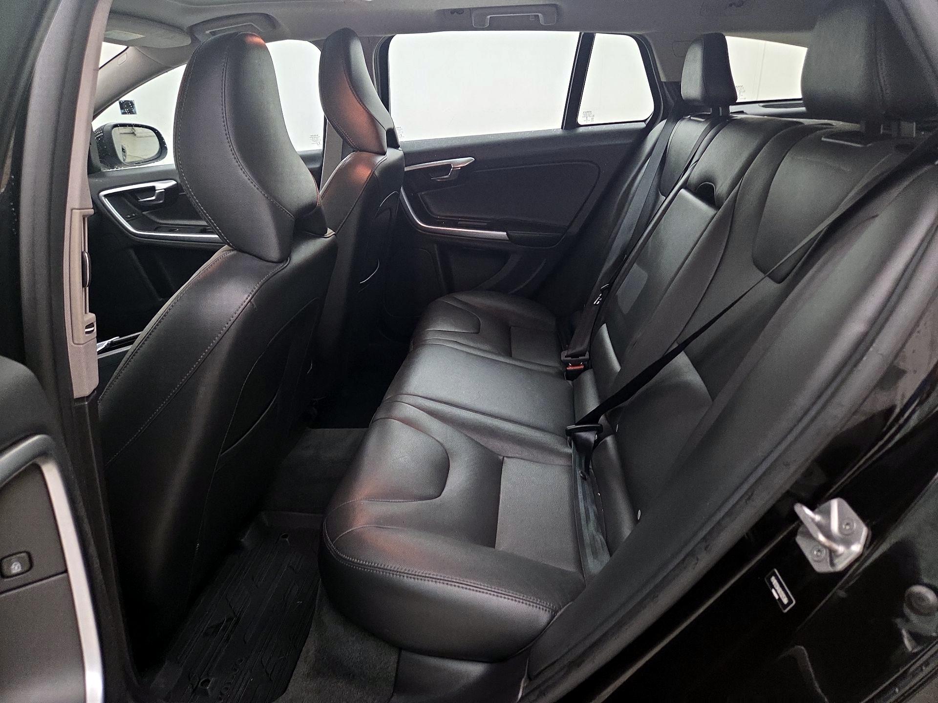 Thumbnail: 2016 Volvo V60 - 20