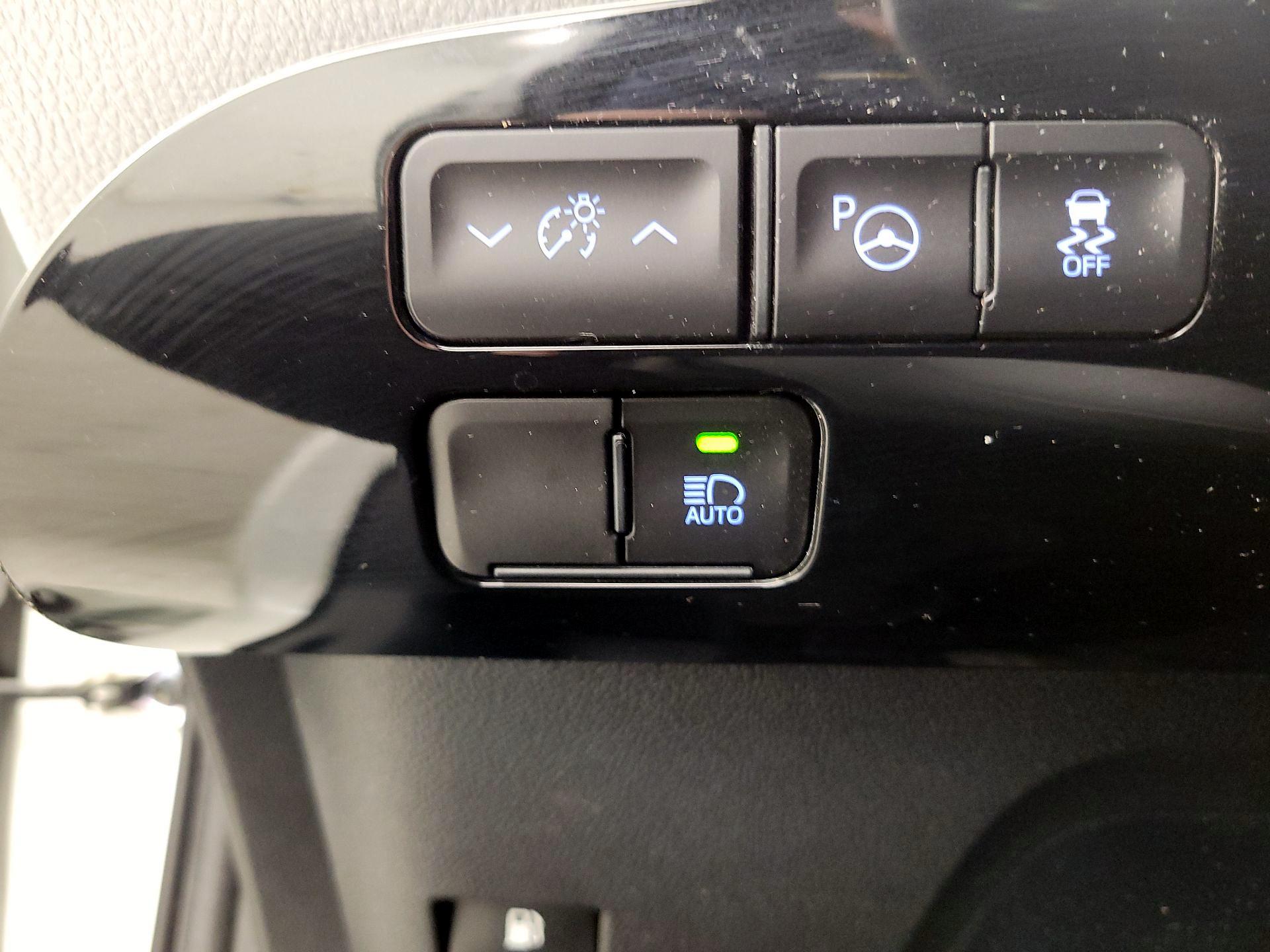 Thumbnail: 2020 Toyota Prius - 13