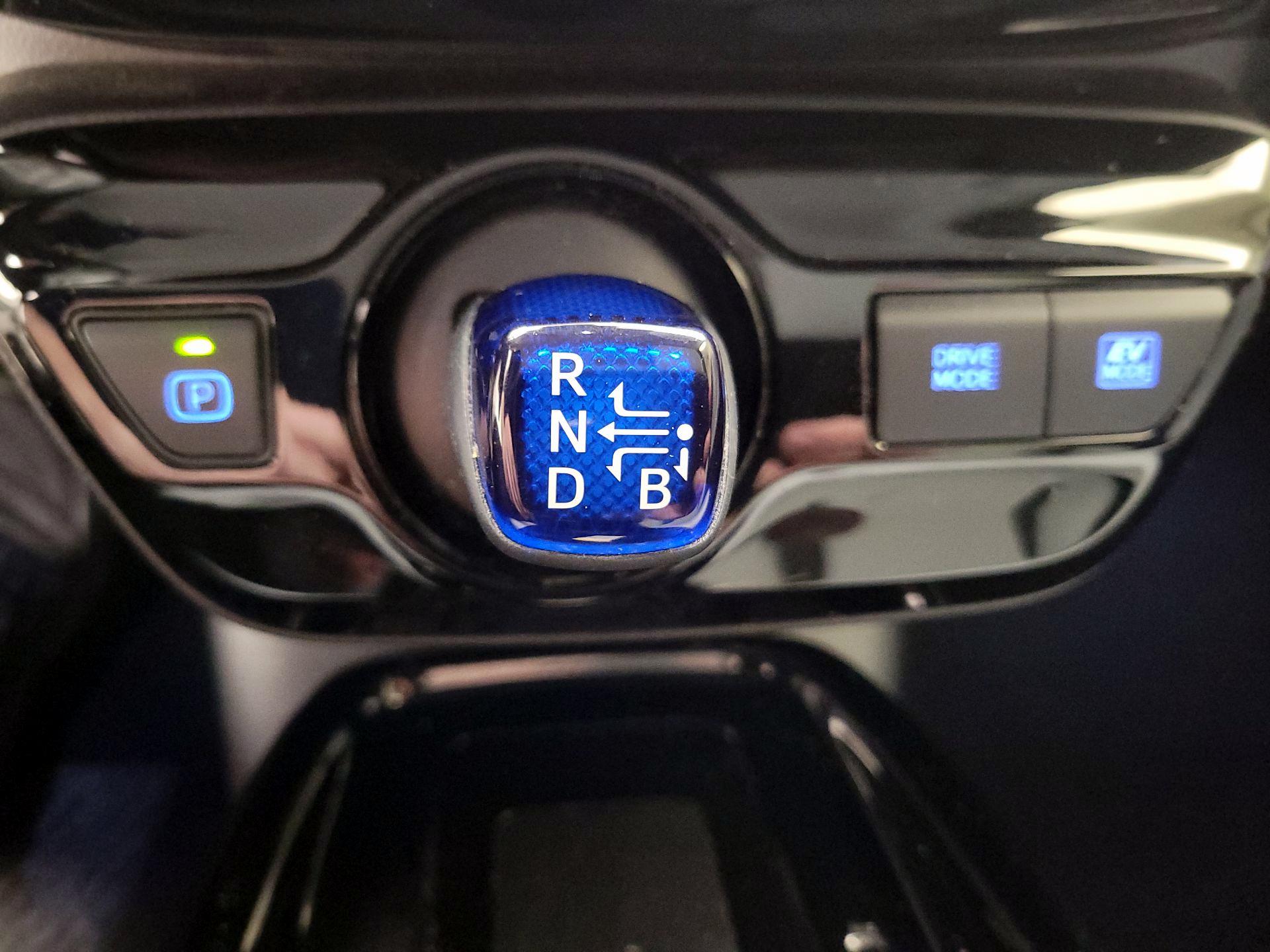 Thumbnail: 2020 Toyota Prius - 17