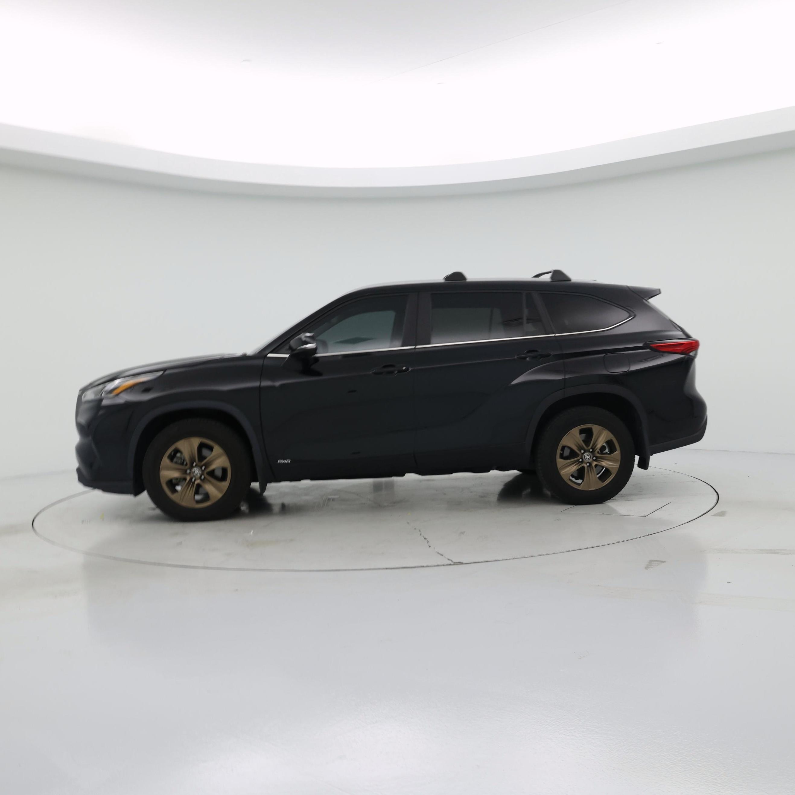 Thumbnail: 2023 Toyota Highlander - 3