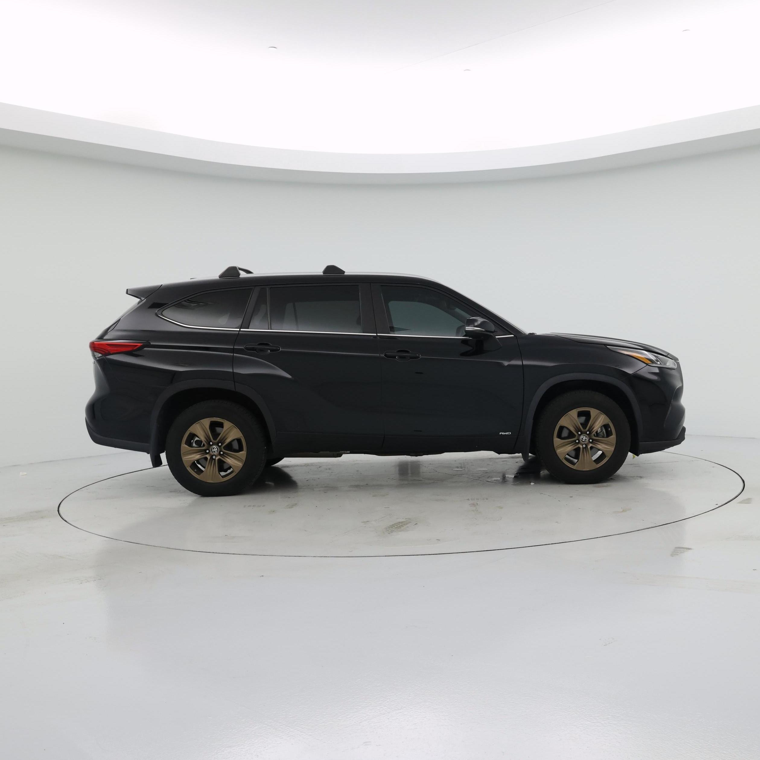 Thumbnail: 2023 Toyota Highlander - 7
