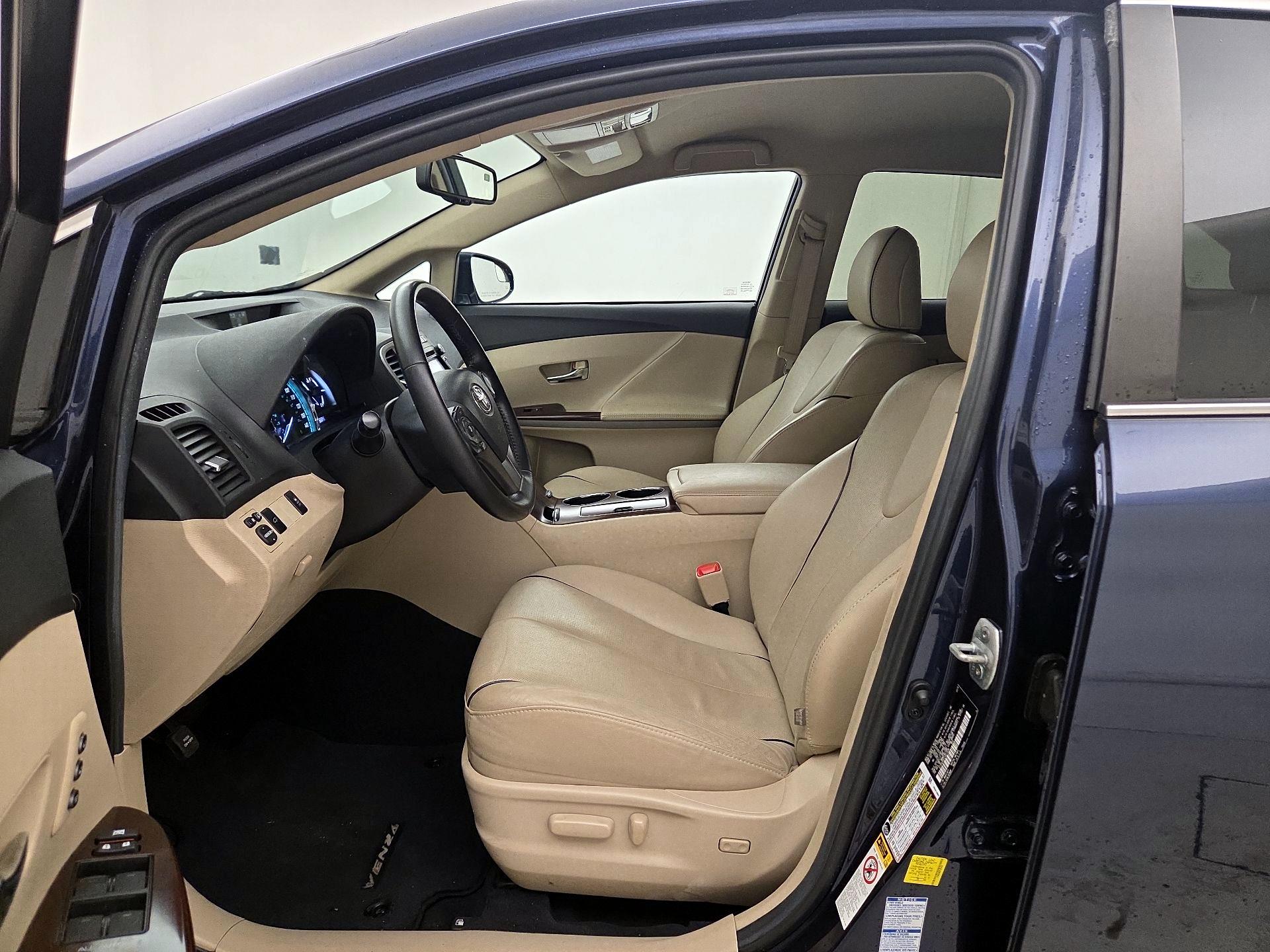 Thumbnail: 2015 Toyota Venza - 11