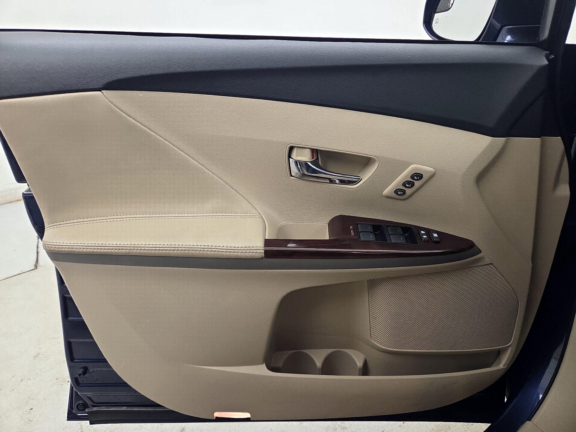 Thumbnail: 2015 Toyota Venza - 12