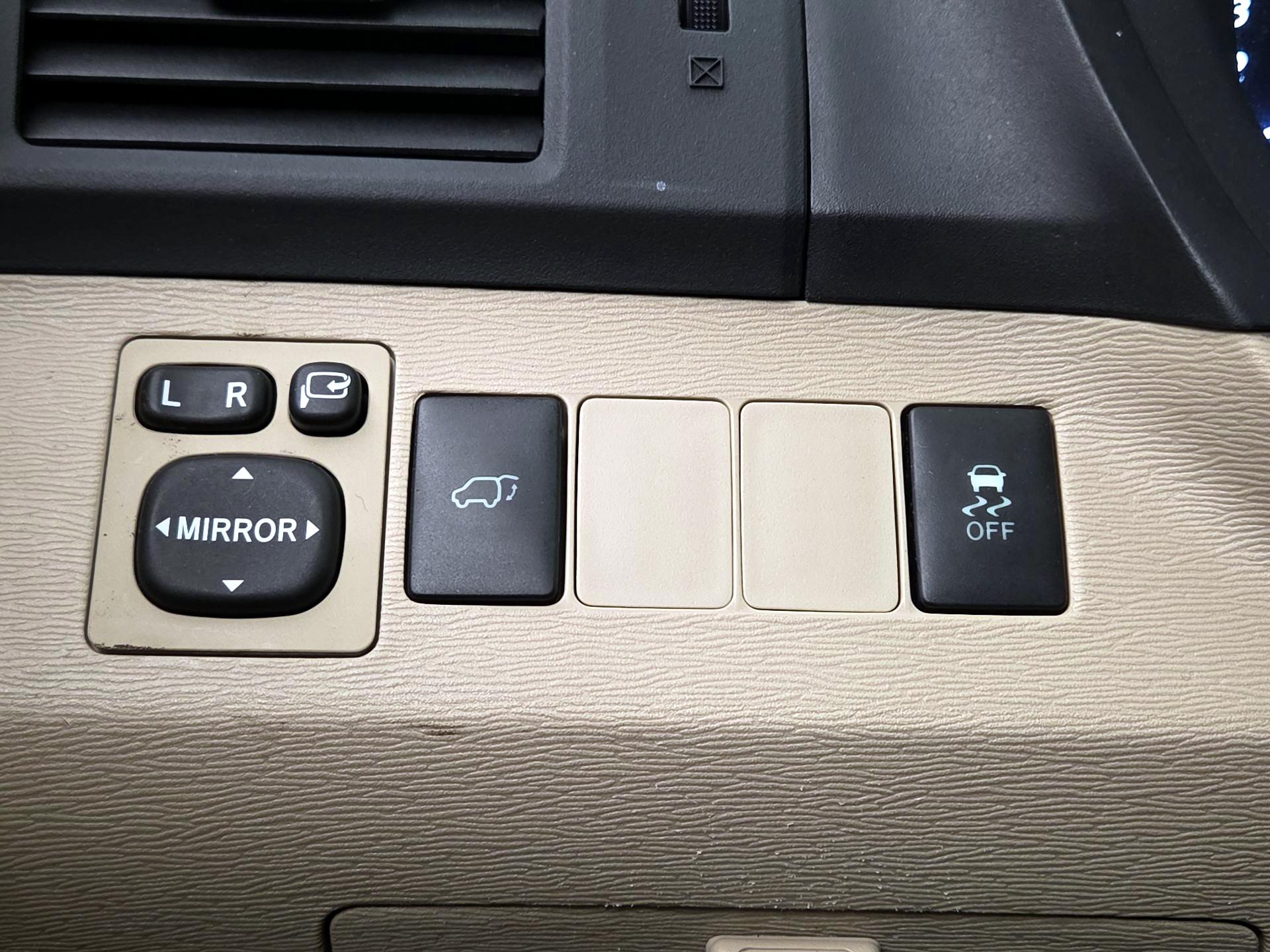 Thumbnail: 2015 Toyota Venza - 13