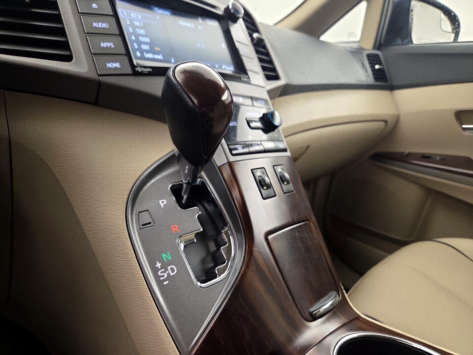 Thumbnail: 2015 Toyota Venza - 18