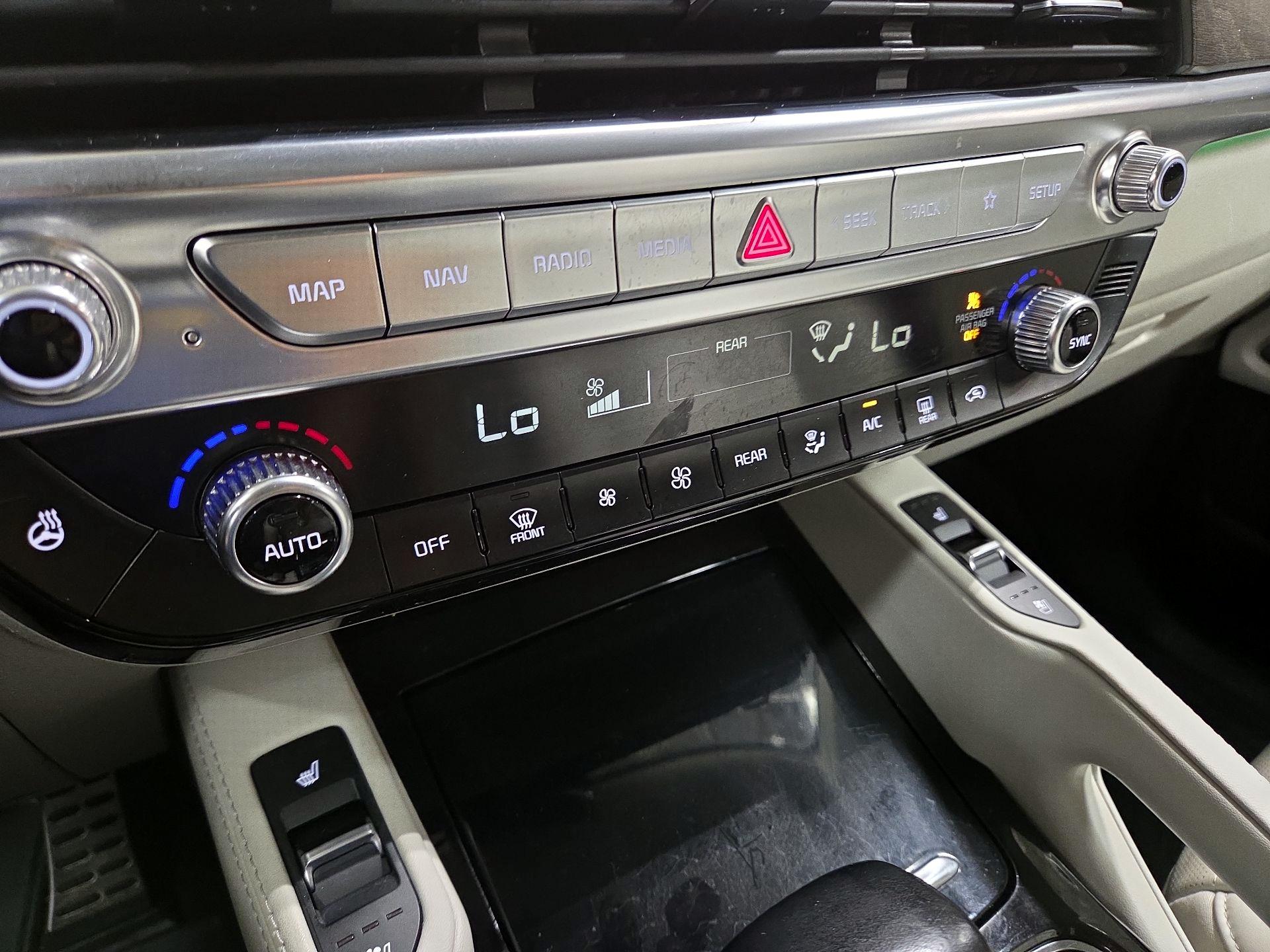 Thumbnail: 2020 Kia Telluride - 17