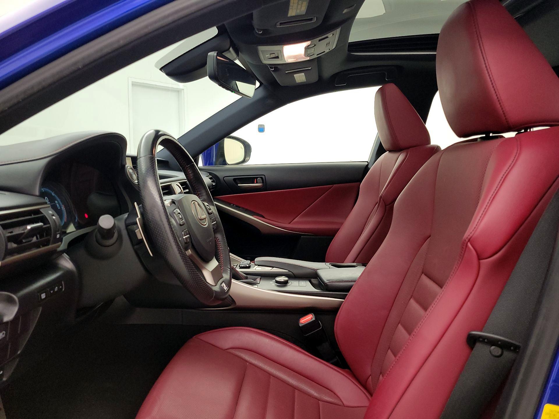 Thumbnail: 2019 Lexus IS - 11