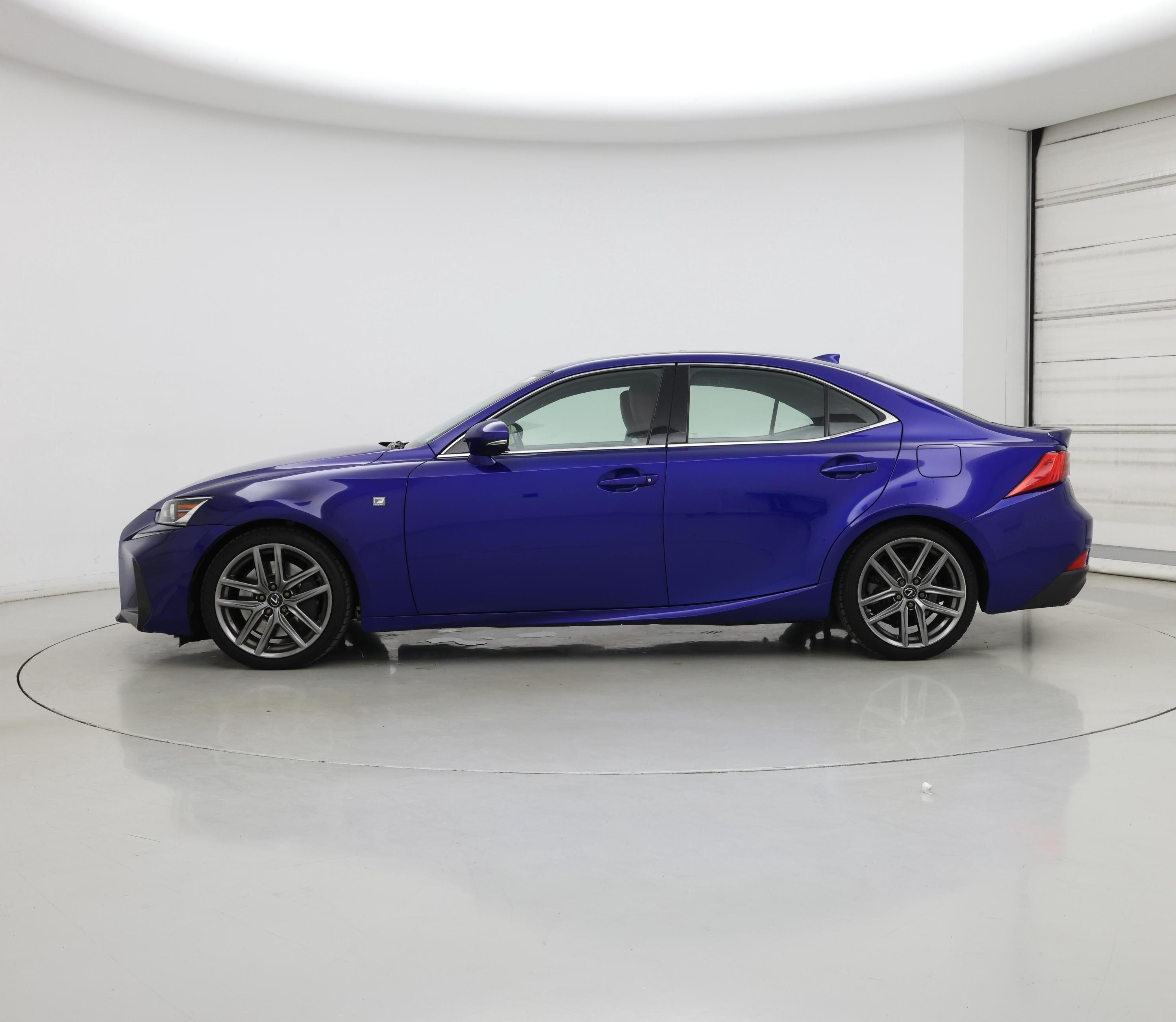 Thumbnail: 2019 Lexus IS - 3