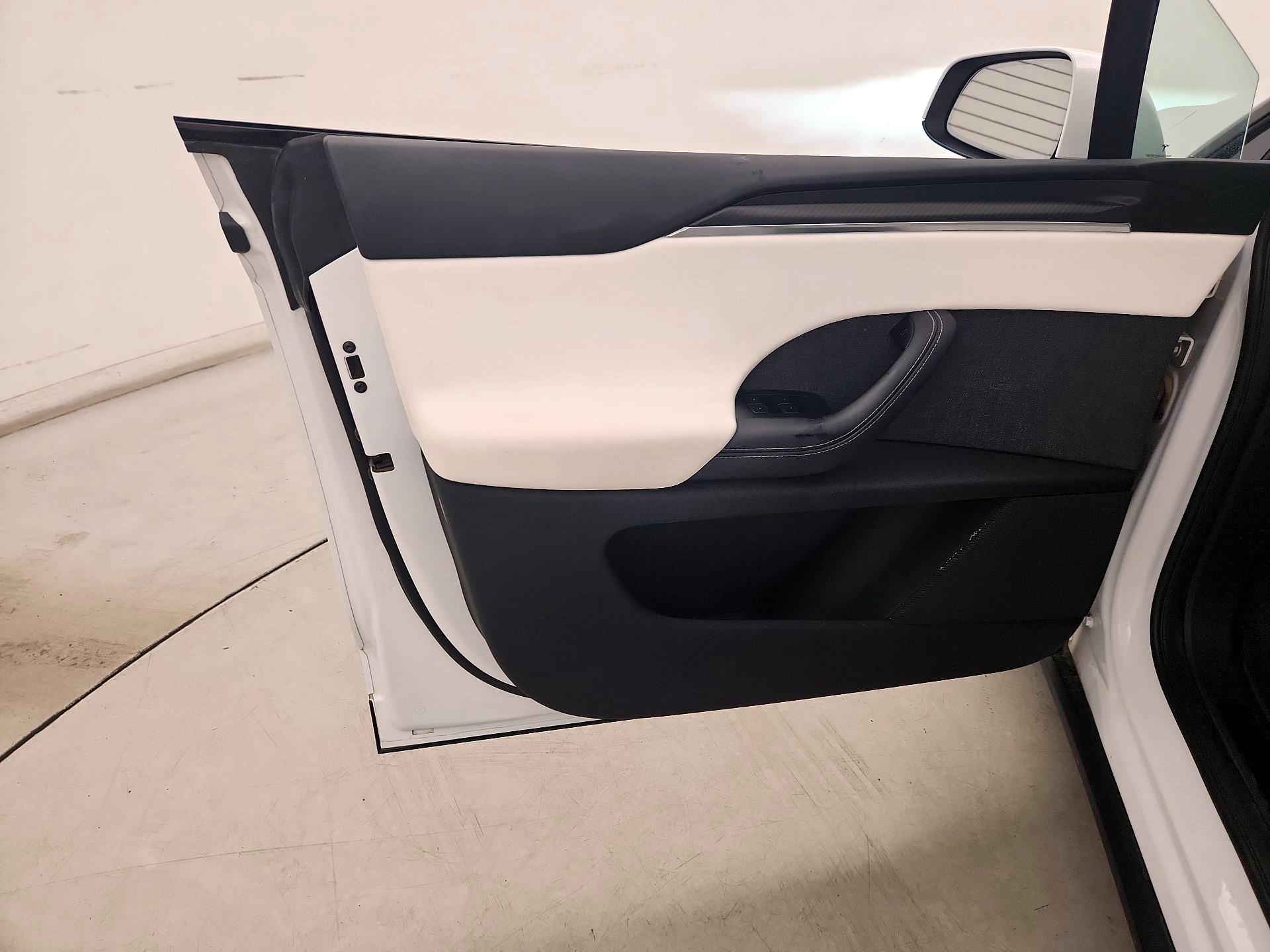 Thumbnail: 2022 Tesla Model X - 12