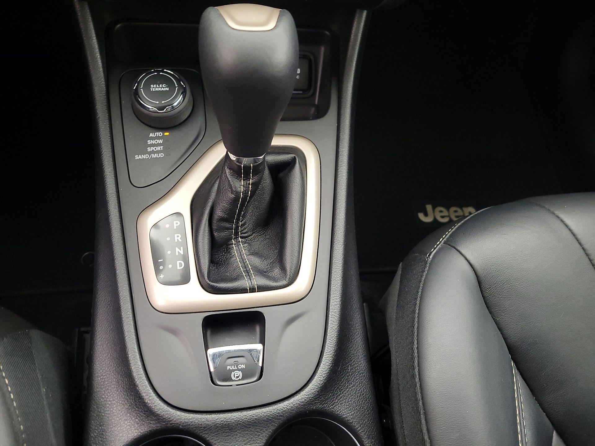 Thumbnail: 2018 Jeep Cherokee - 17