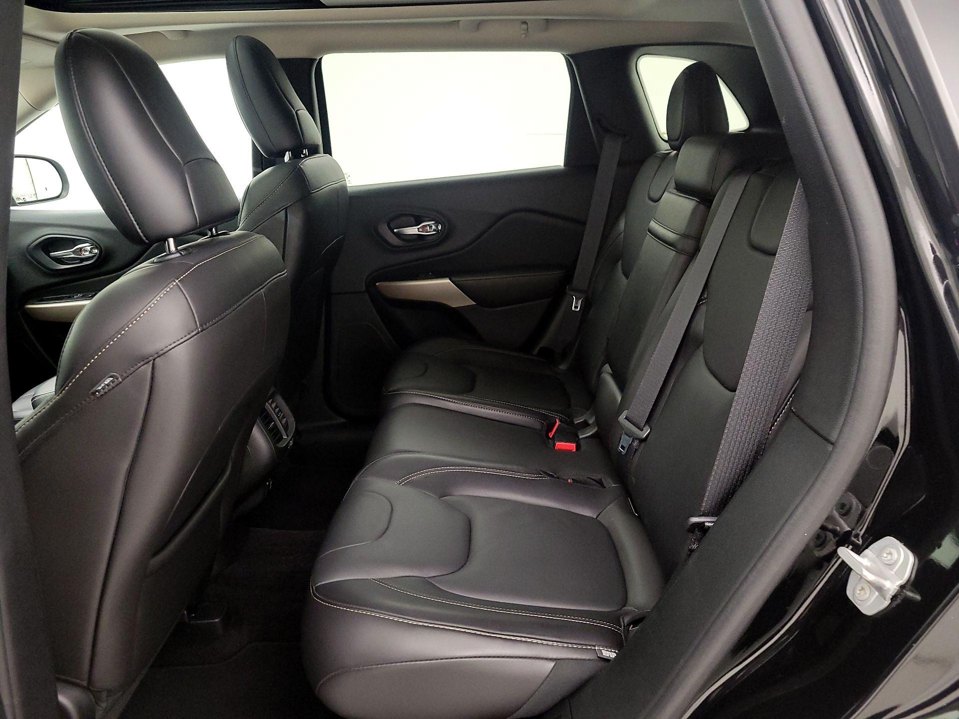 Thumbnail: 2018 Jeep Cherokee - 20