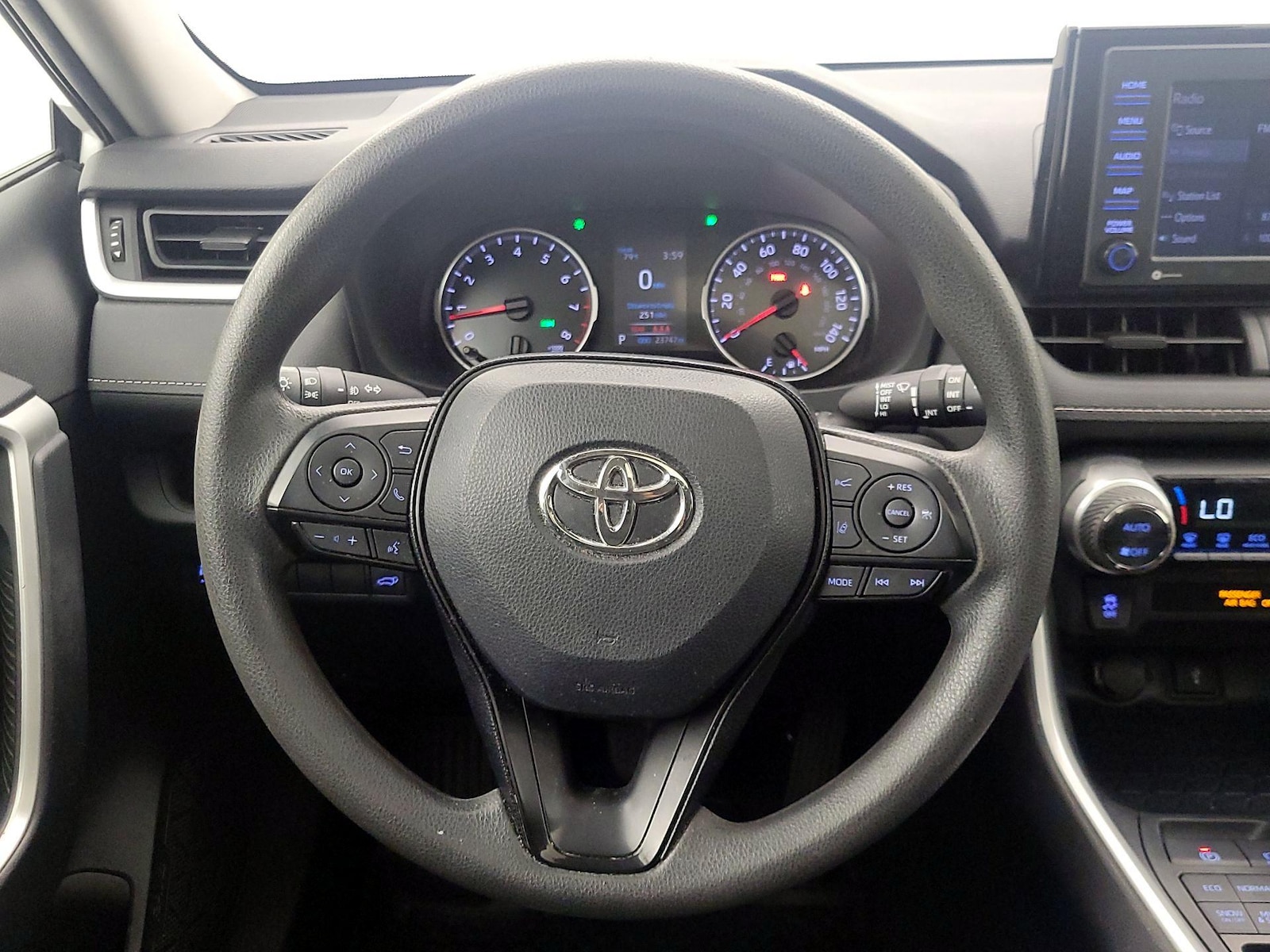 2020 Toyota RAV4 XLE - Photo 11