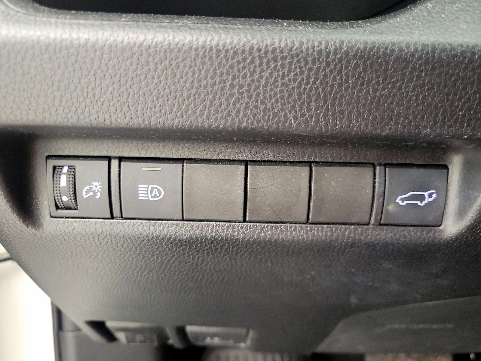 2020 Toyota RAV4 XLE - Photo 14