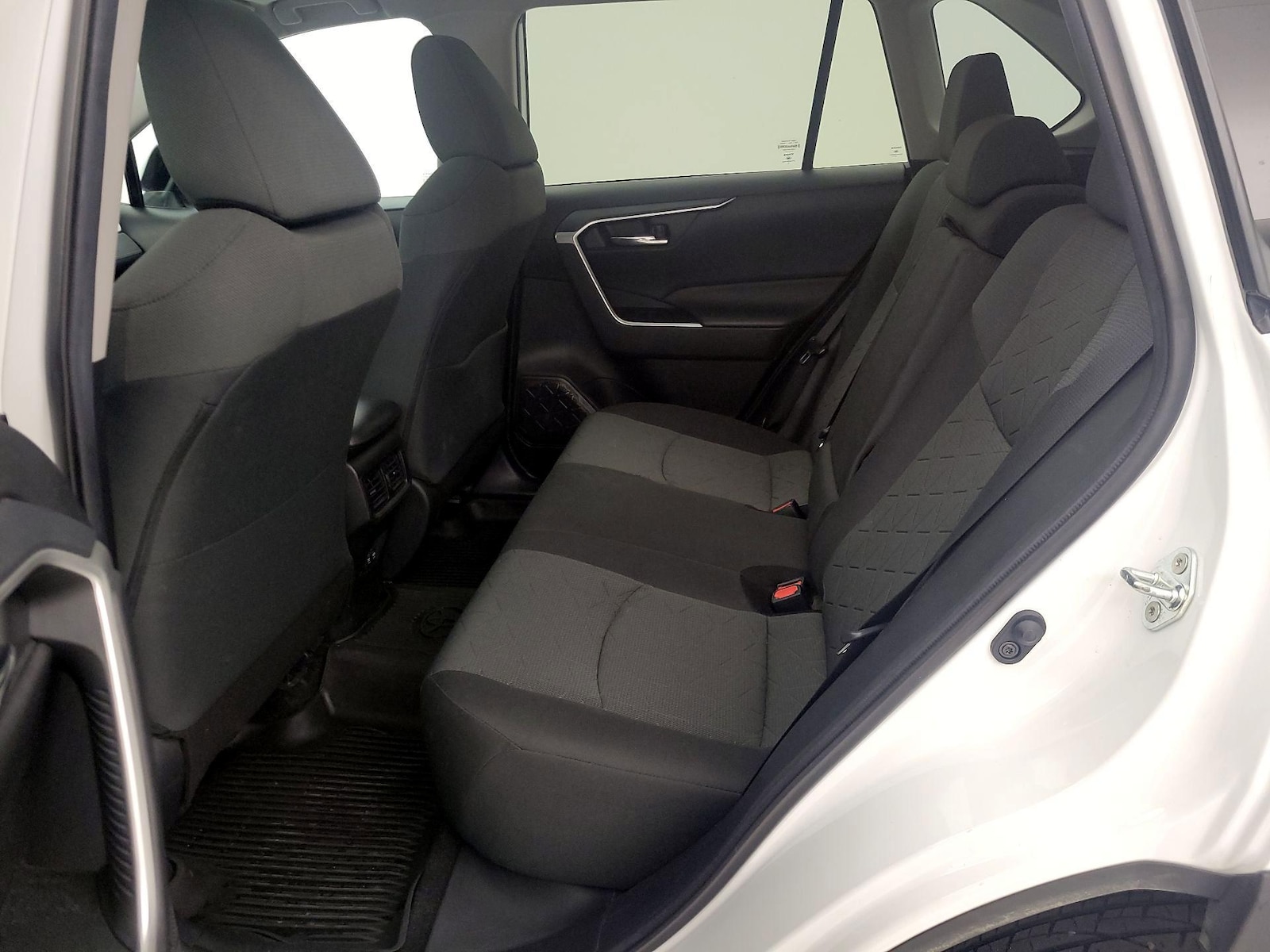 2020 Toyota RAV4 XLE - Photo 21